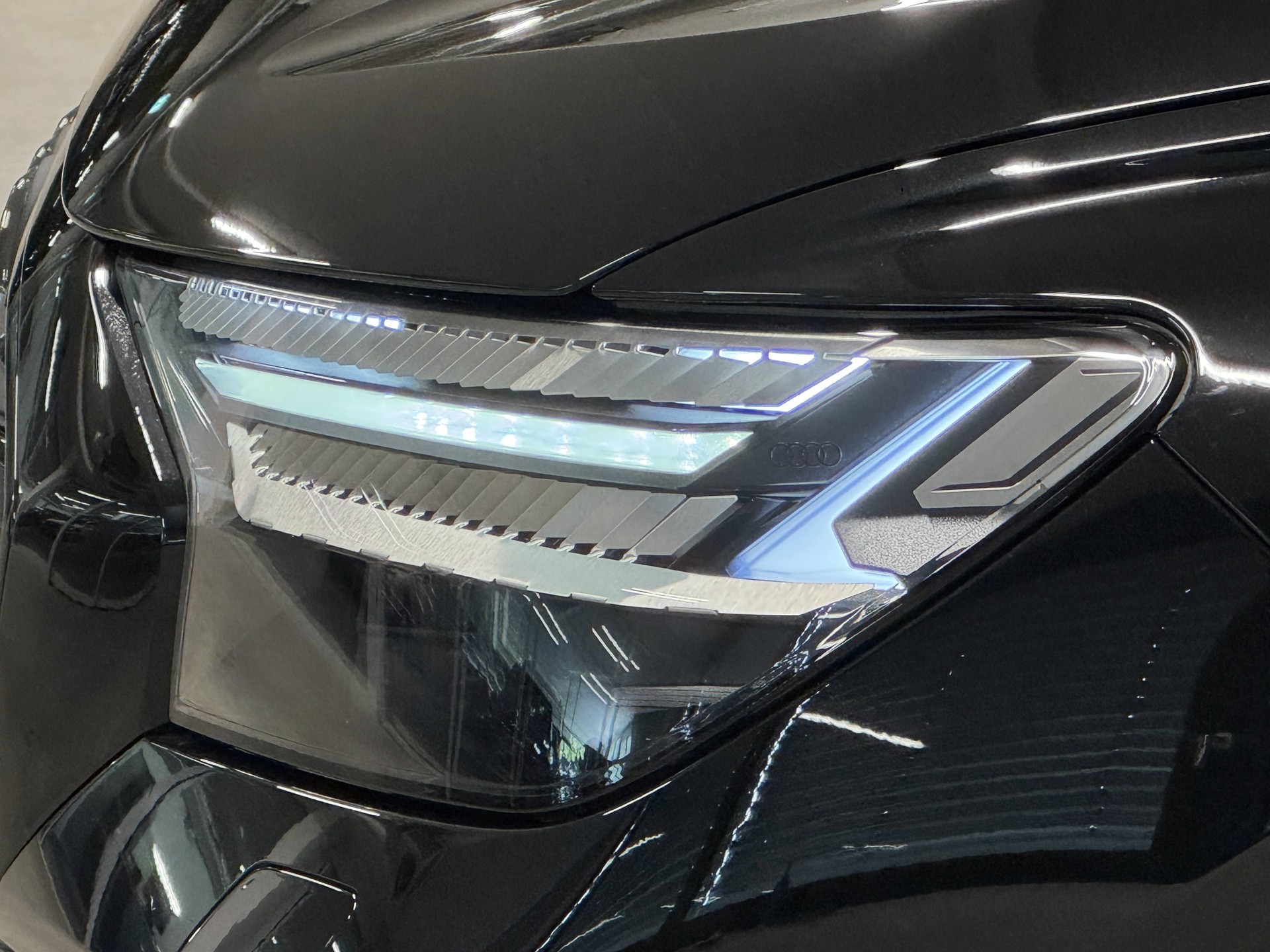 AUDI Q4 e-tron 45 Edition Swiss Ski quattro-image-6
