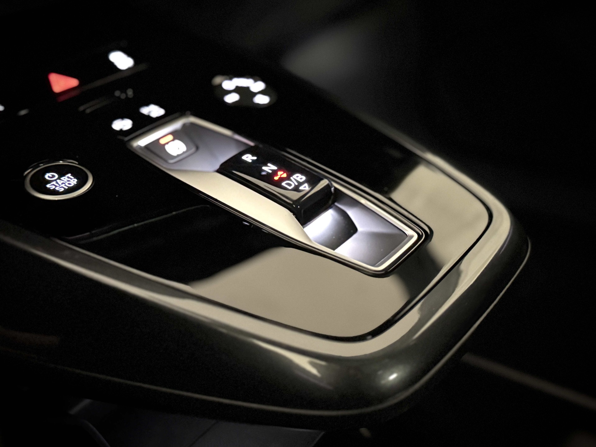 AUDI Q4 e-tron 45 Edition Swiss Ski quattro-image-10