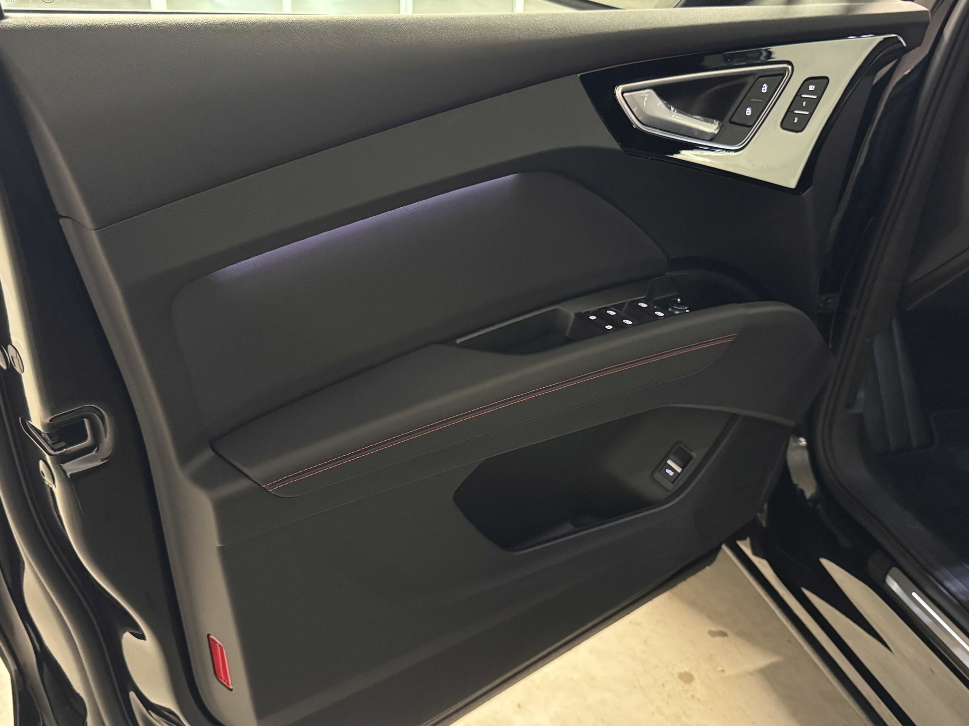 AUDI Q4 e-tron 45 Edition Swiss Ski quattro-image-13