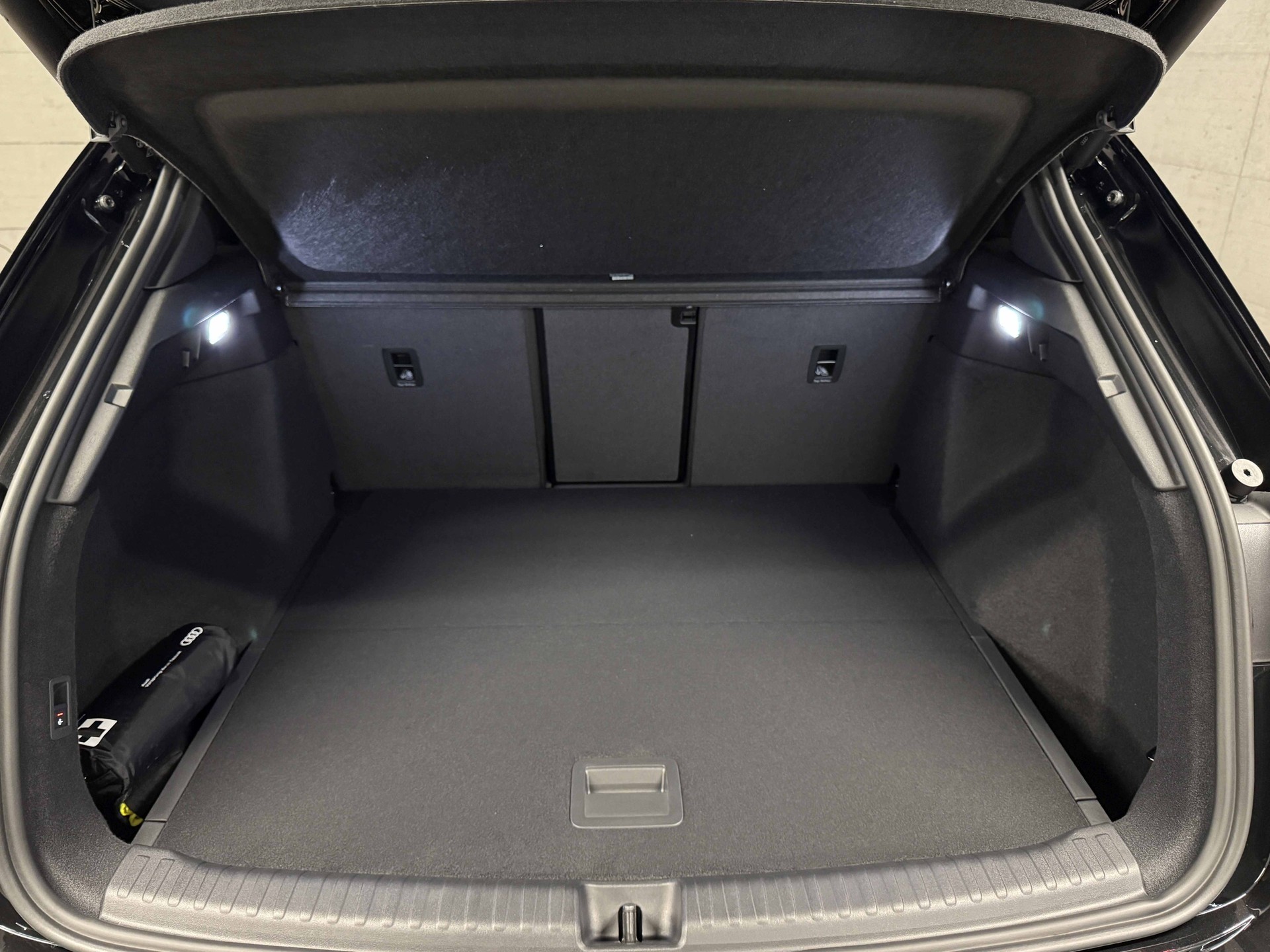 AUDI Q4 e-tron 45 Edition Swiss Ski quattro-image-16