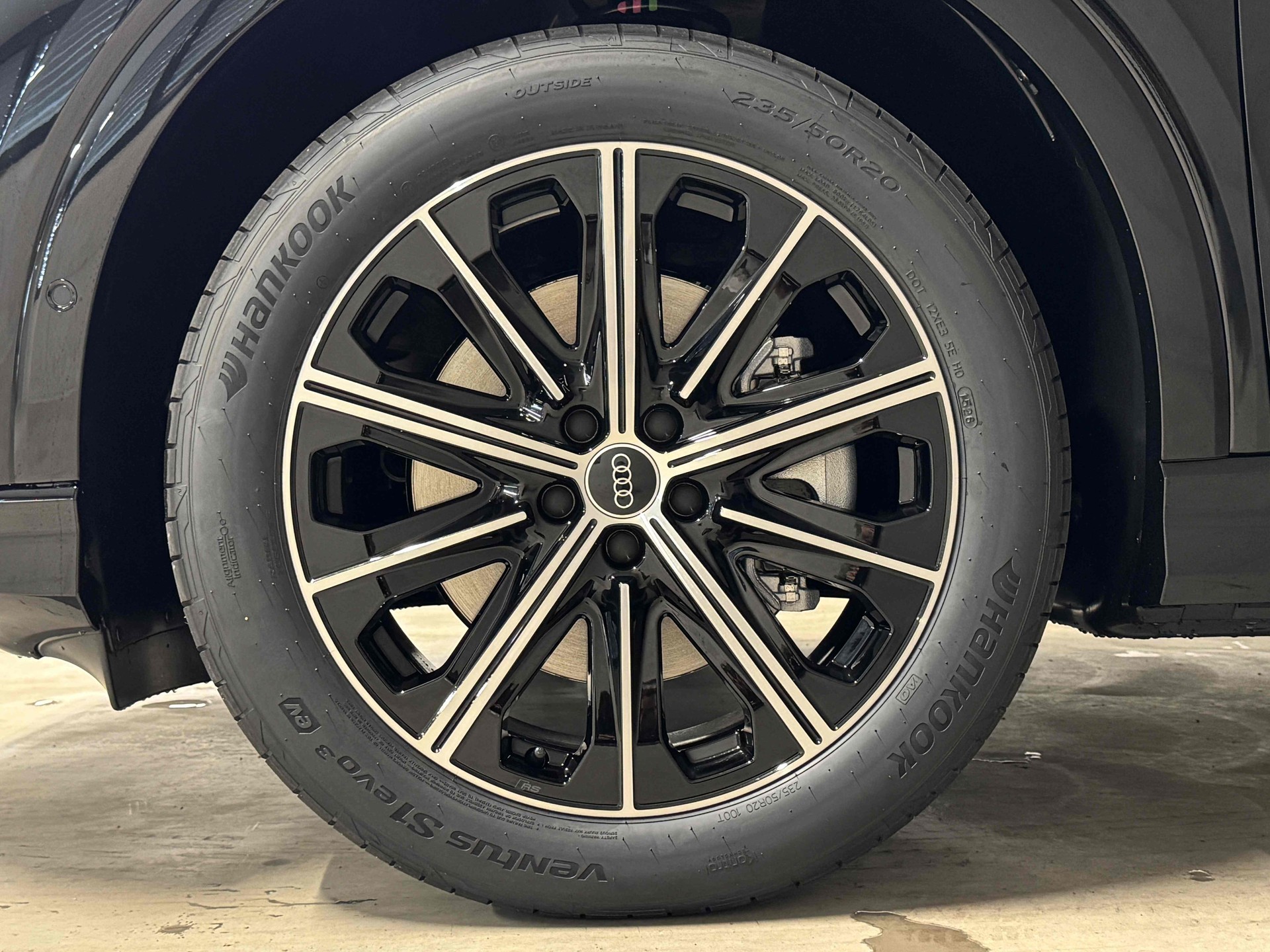 AUDI Q4 e-tron 45 Edition Swiss Ski quattro-image-17