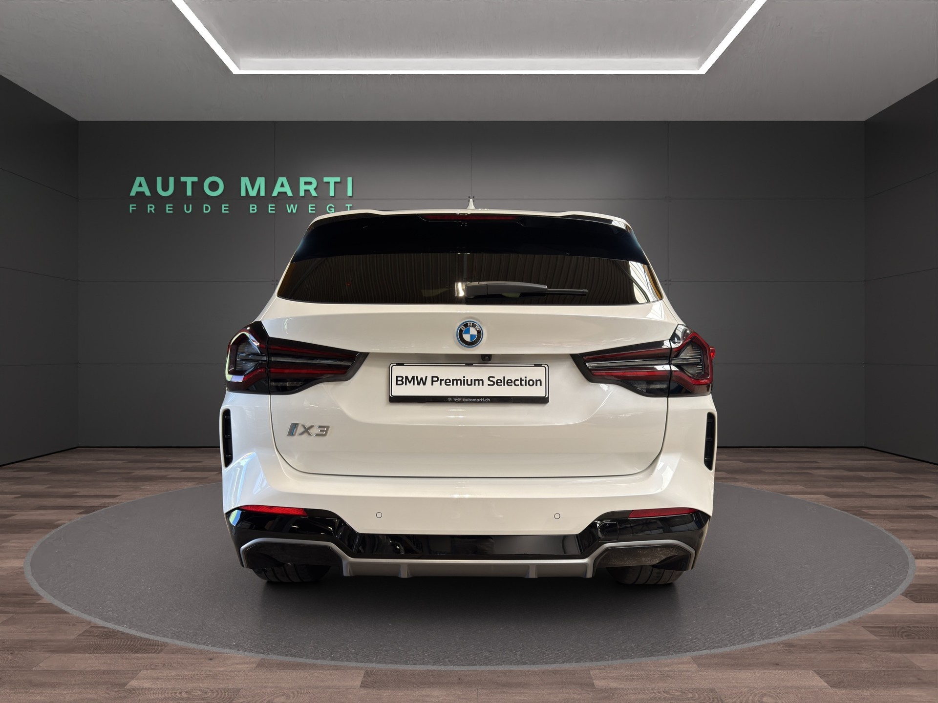 BMW iX3 Impressive-showroom-element-3