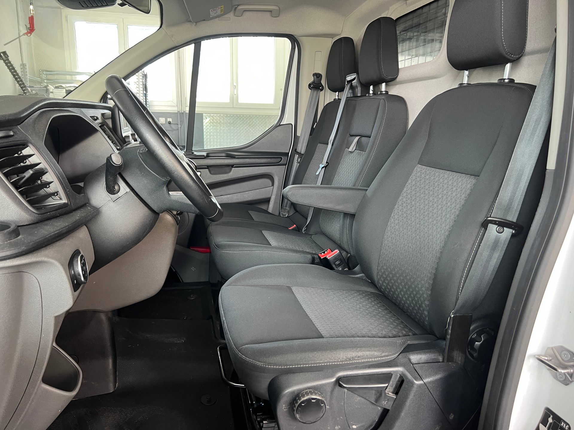 FORD Transit Custom Van 320 L1H1 Ambiente-image-5