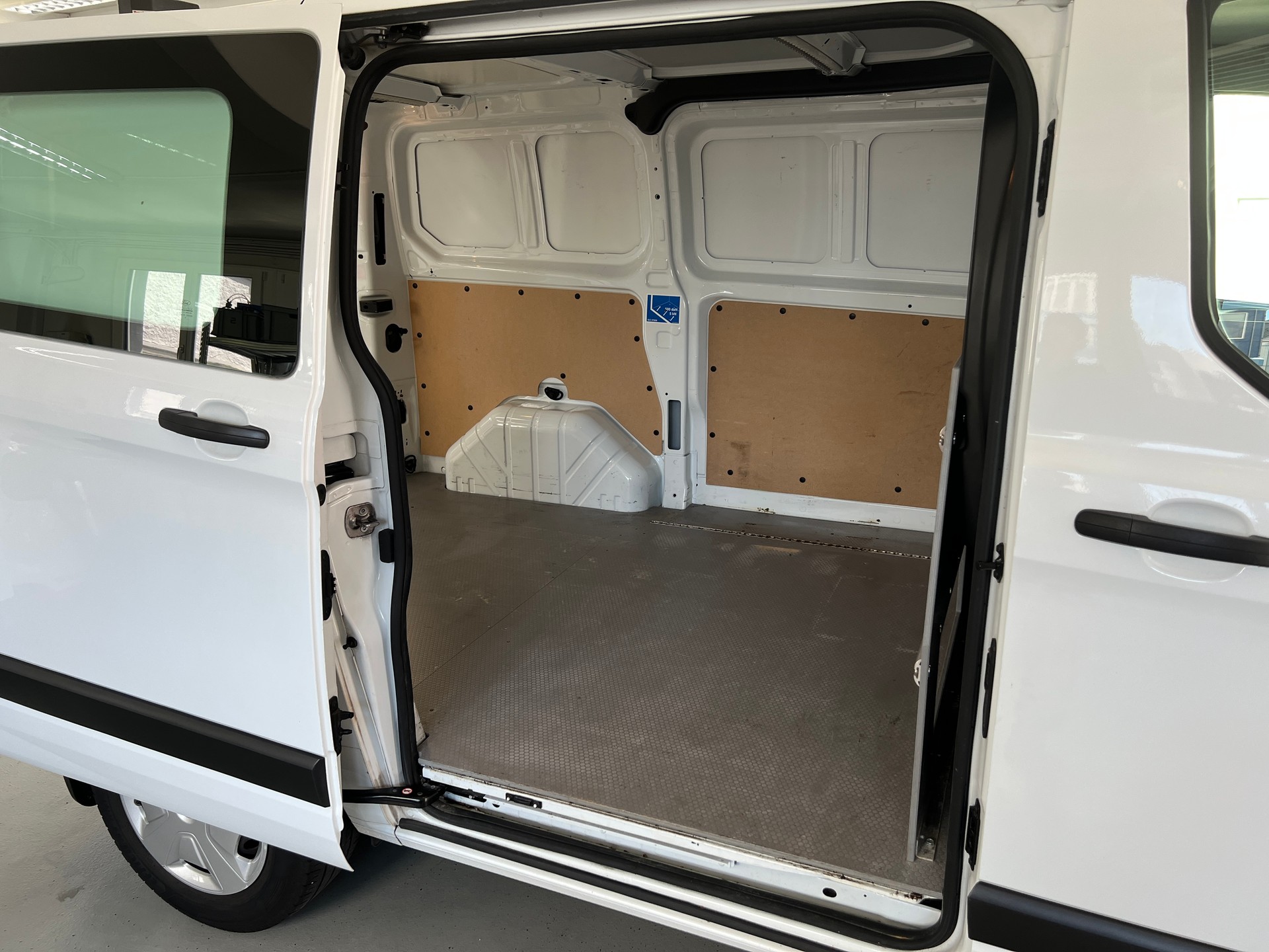 FORD Transit Custom Van 320 L1H1 Ambiente-image-11