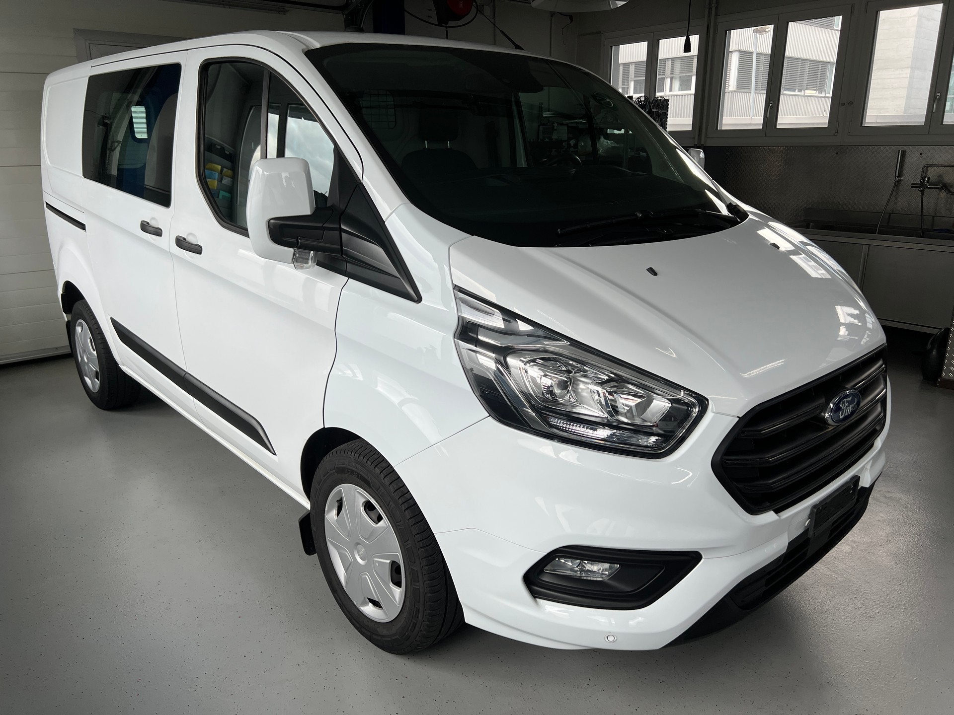 FORD Transit Custom Van 320 L1H1 Ambiente-image-1