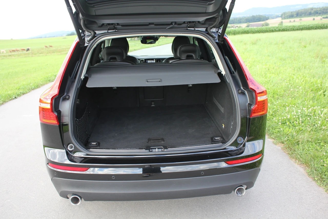 VOLVO XC60 D4 Momentum Geartronic-image-12
