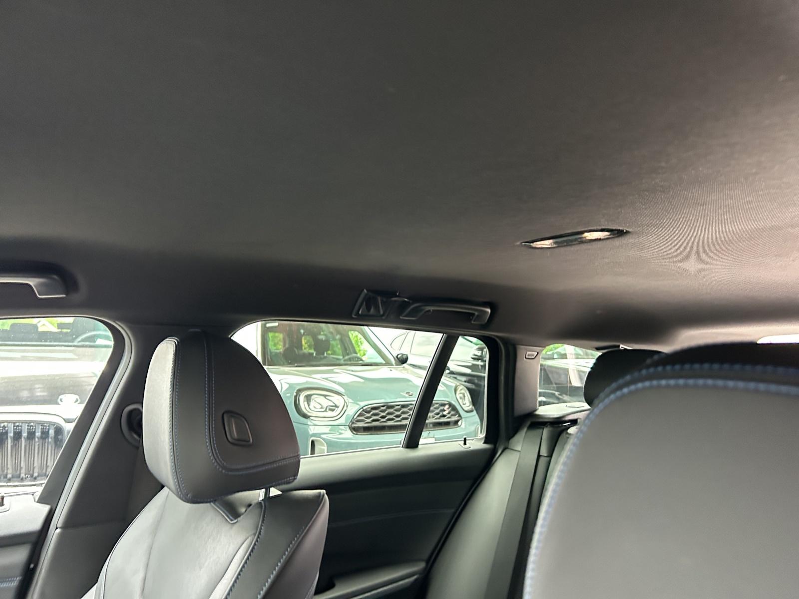 BMW 330e xDrive SAG Touring-image-12