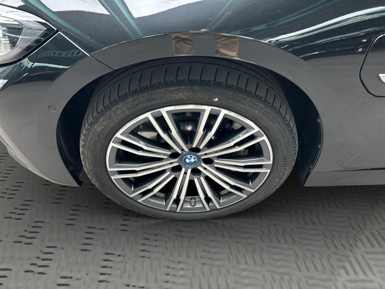 BMW 330e xDrive SAG Touring-image-28