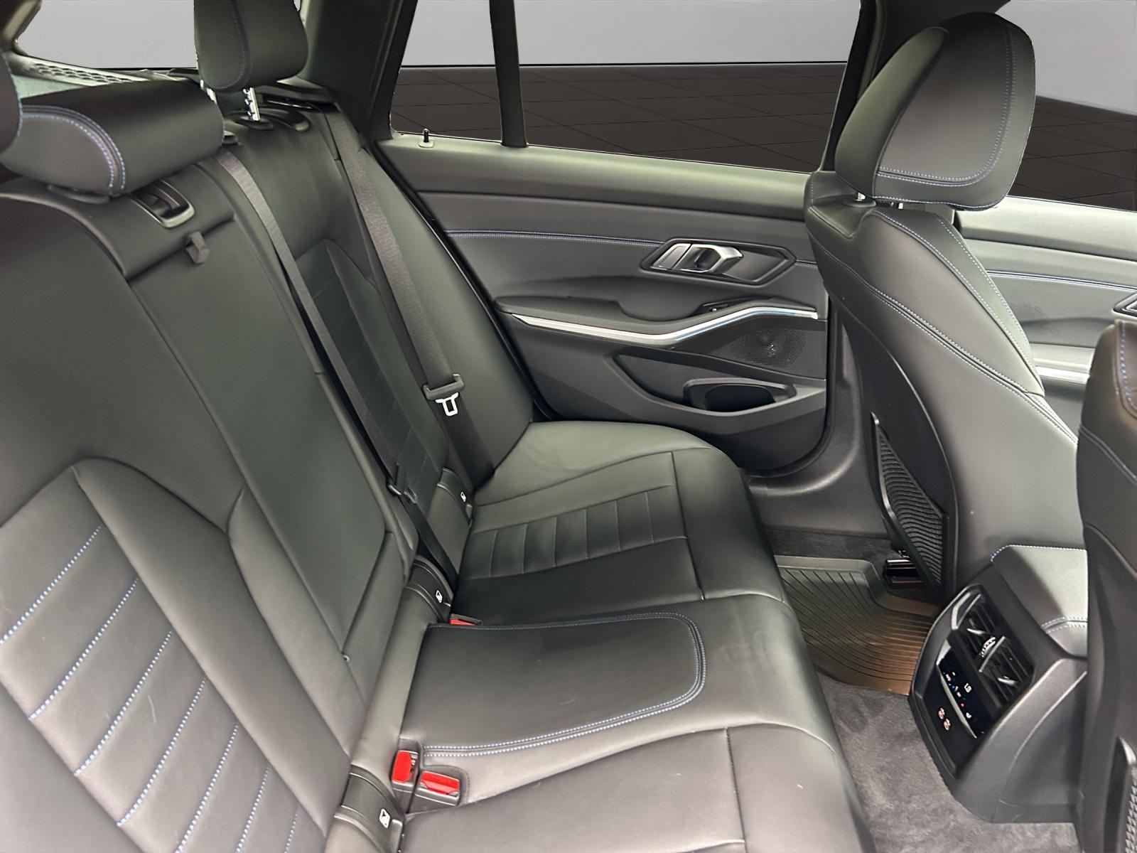 BMW 330e xDrive SAG Touring-image-11