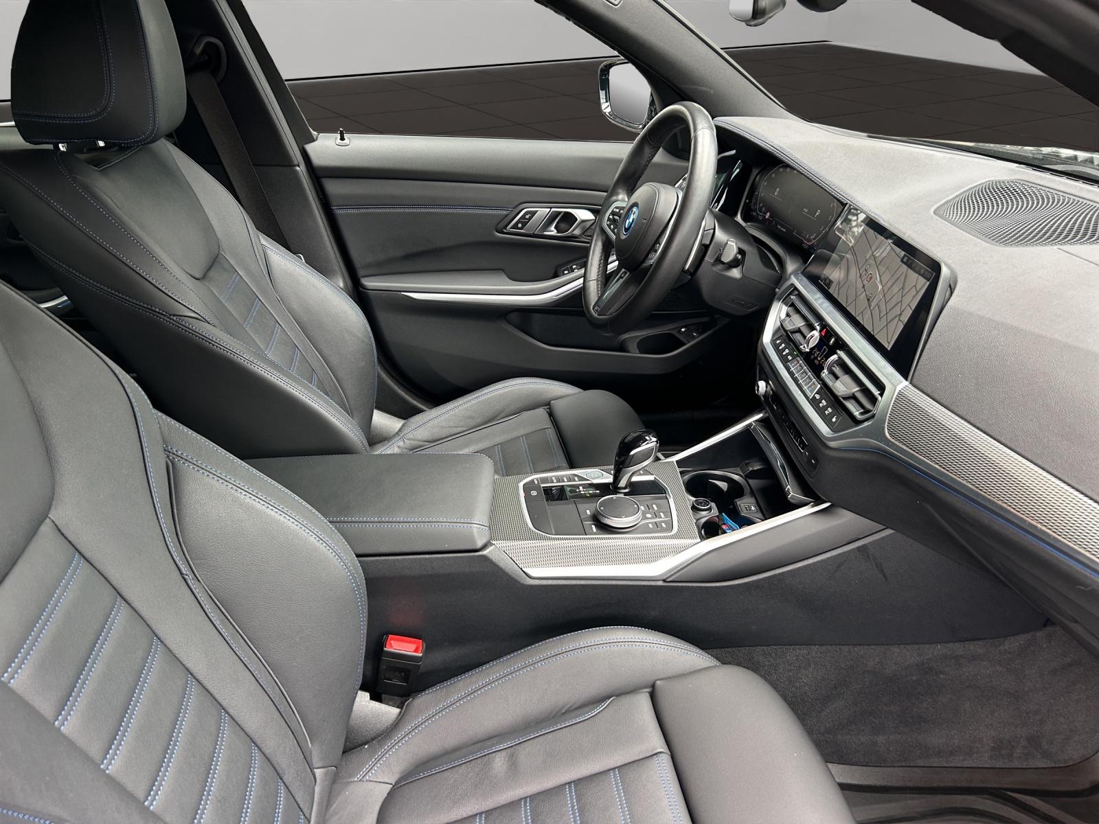 BMW 330e xDrive SAG Touring-image-10