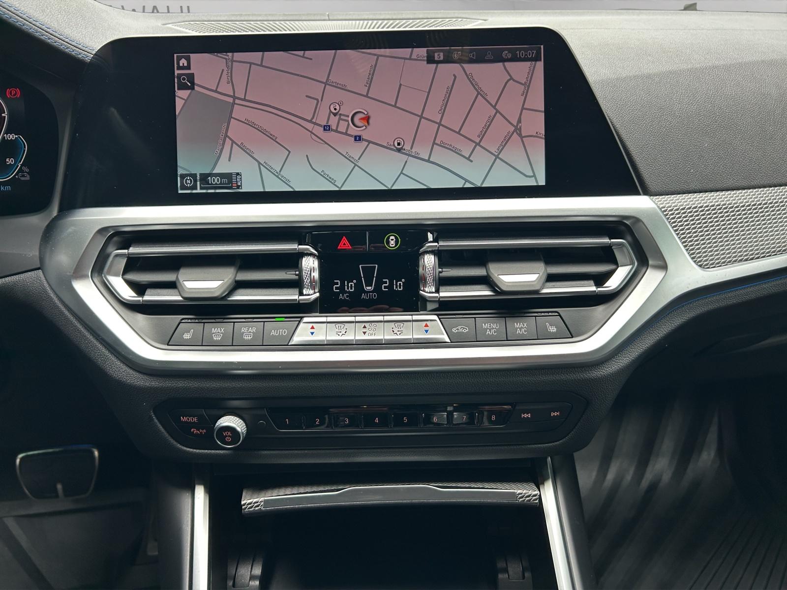 BMW 330e xDrive SAG Touring-image-9