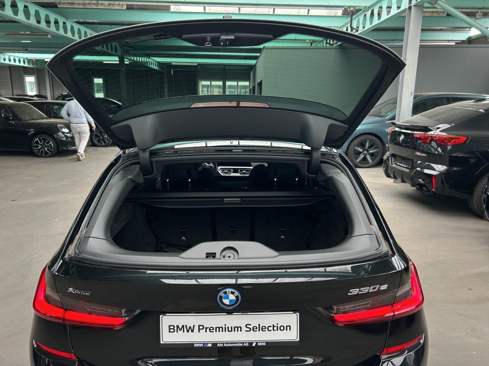 BMW 330e xDrive SAG Touring-image-23