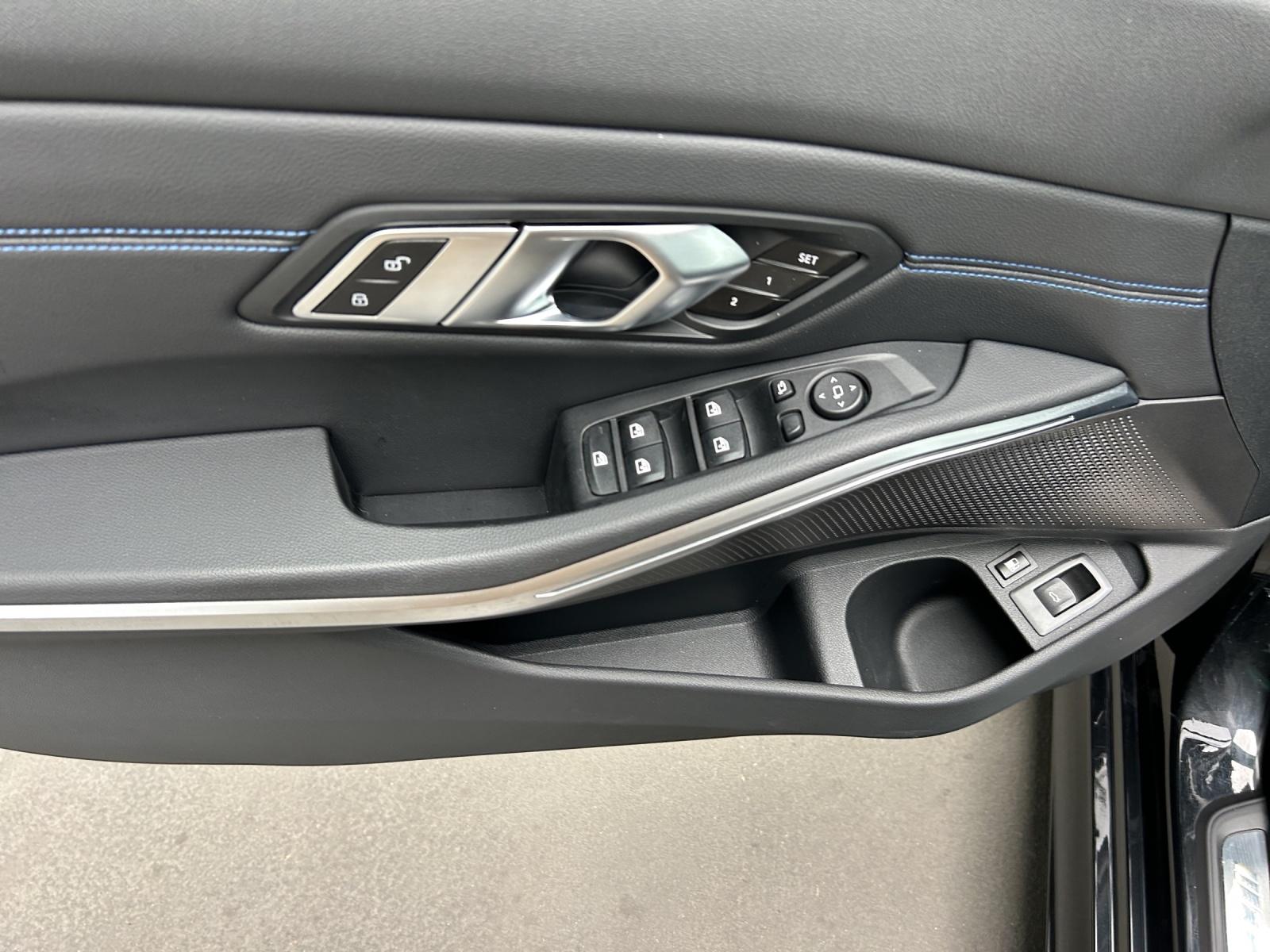 BMW 330e xDrive SAG Touring-image-14