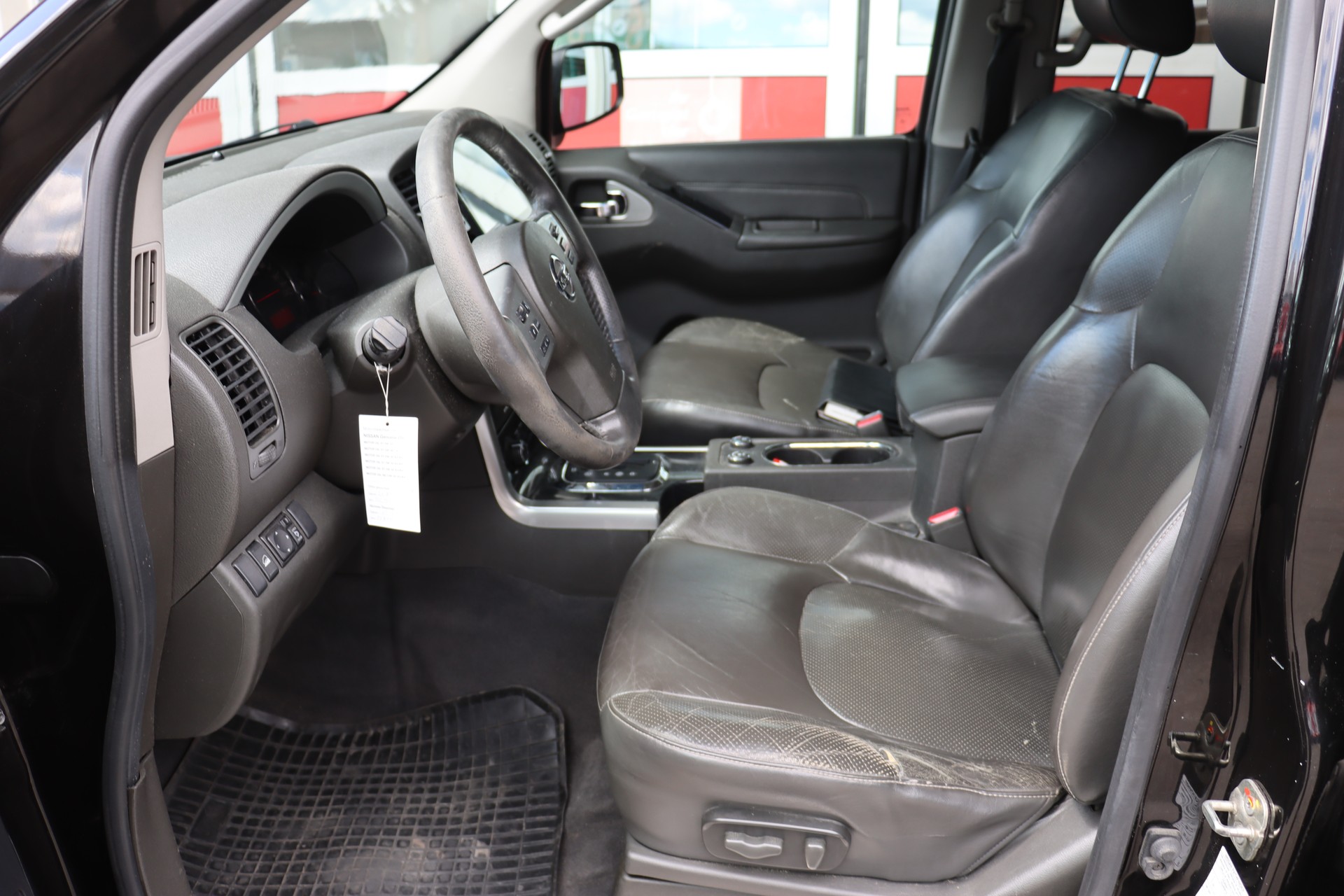 NISSAN Pathfinder 3.0 dCi LE Automatic-image-11