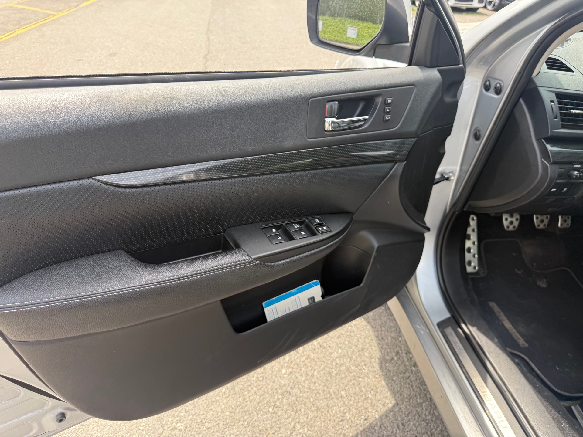 SUBARU Outback 2.0D Limited AWD-image-11