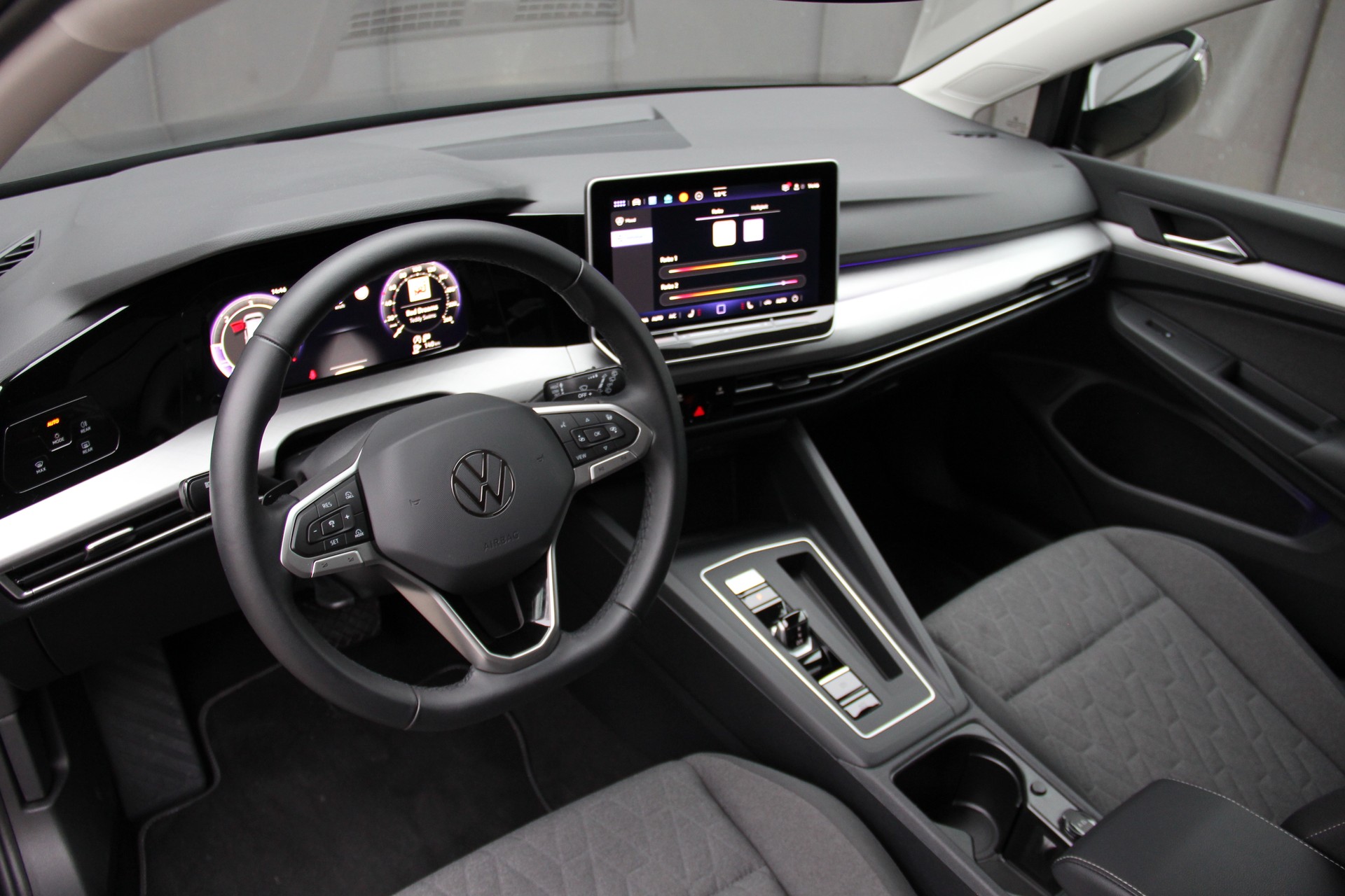 VW Golf 2.0 TDI Life DSG **FACELIFT**-image-11