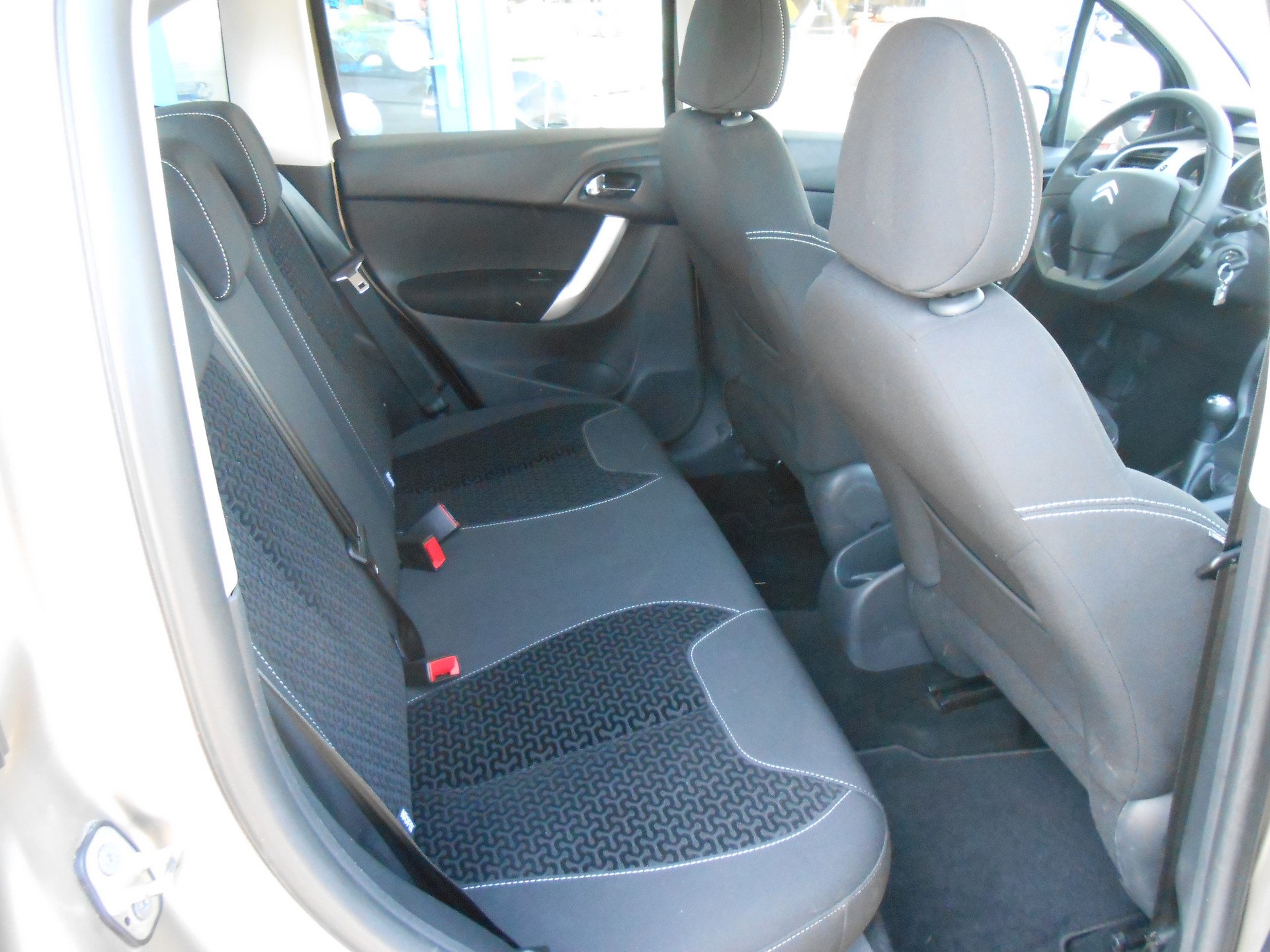 CITROEN C3 1.4i Attraction-image-9