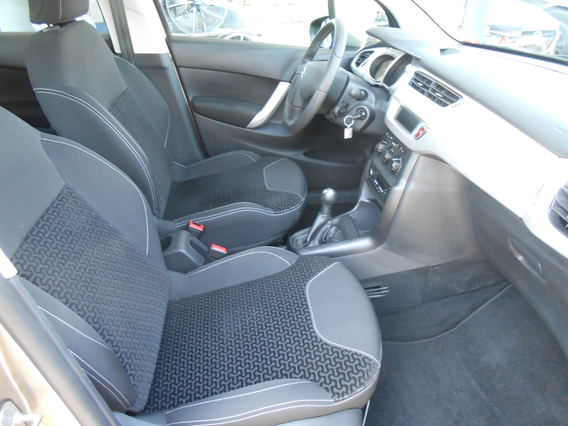 CITROEN C3 1.4i Attraction-image-8
