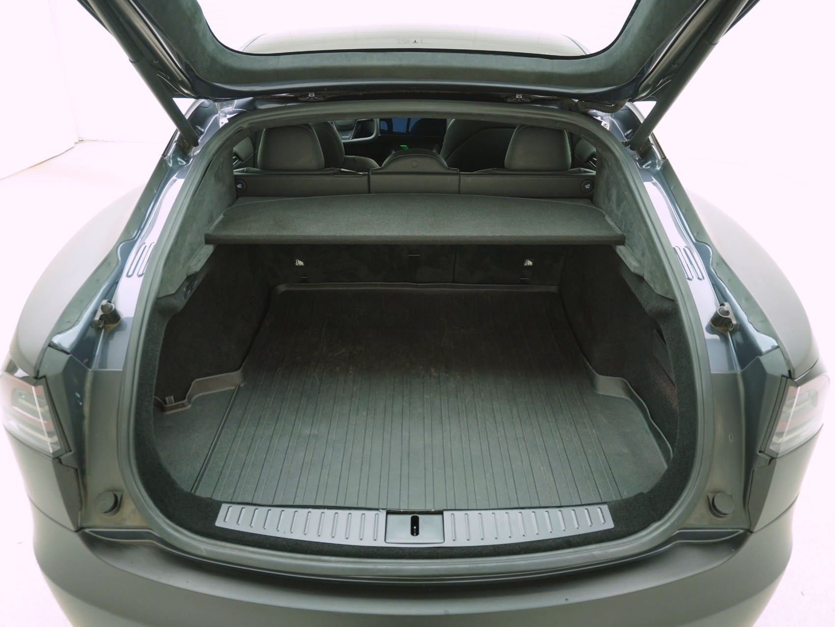 TESLA Model S 100 kWh Plaid-image-11