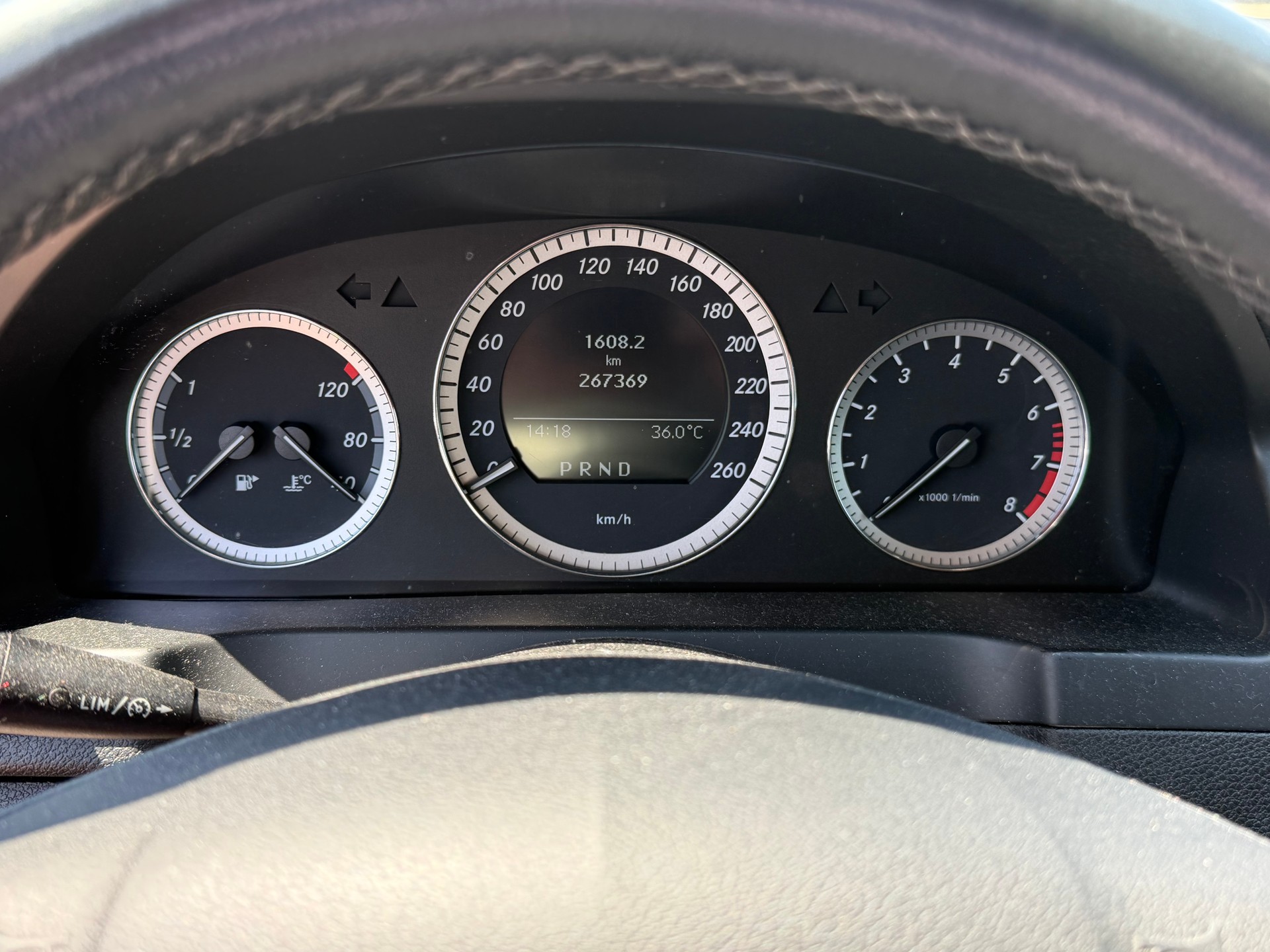 MERCEDES-BENZ C 180 CGI BlueEfficiency Automatic-image-3