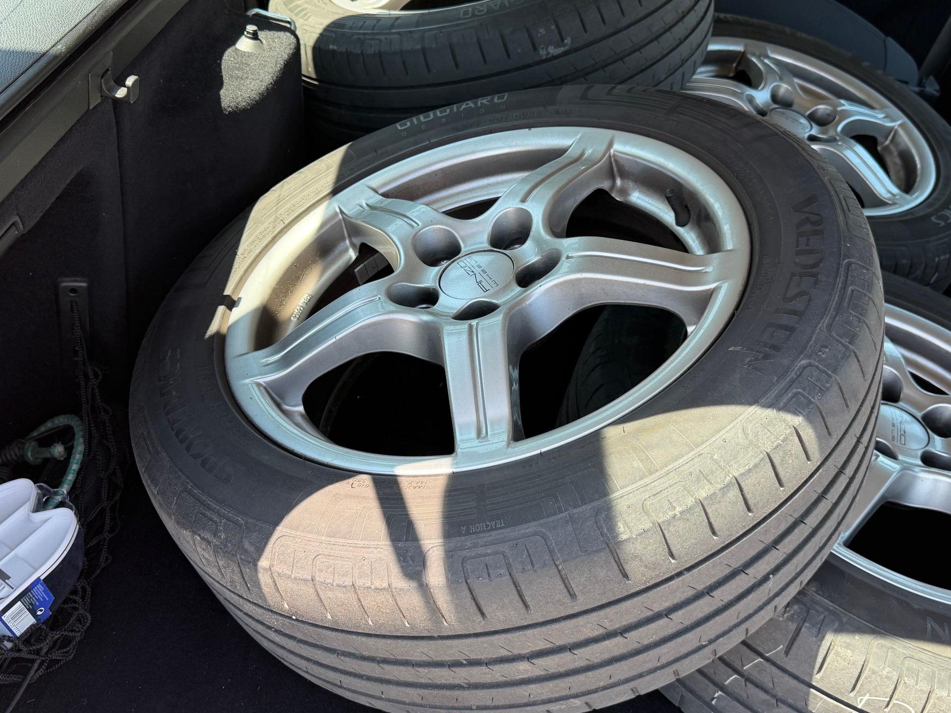 MERCEDES-BENZ C 180 CGI BlueEfficiency Automatic-image-14