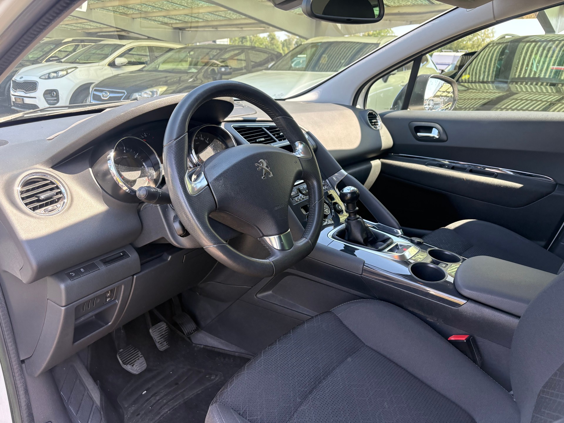 PEUGEOT 3008 1.6 16V T Allure-image-6