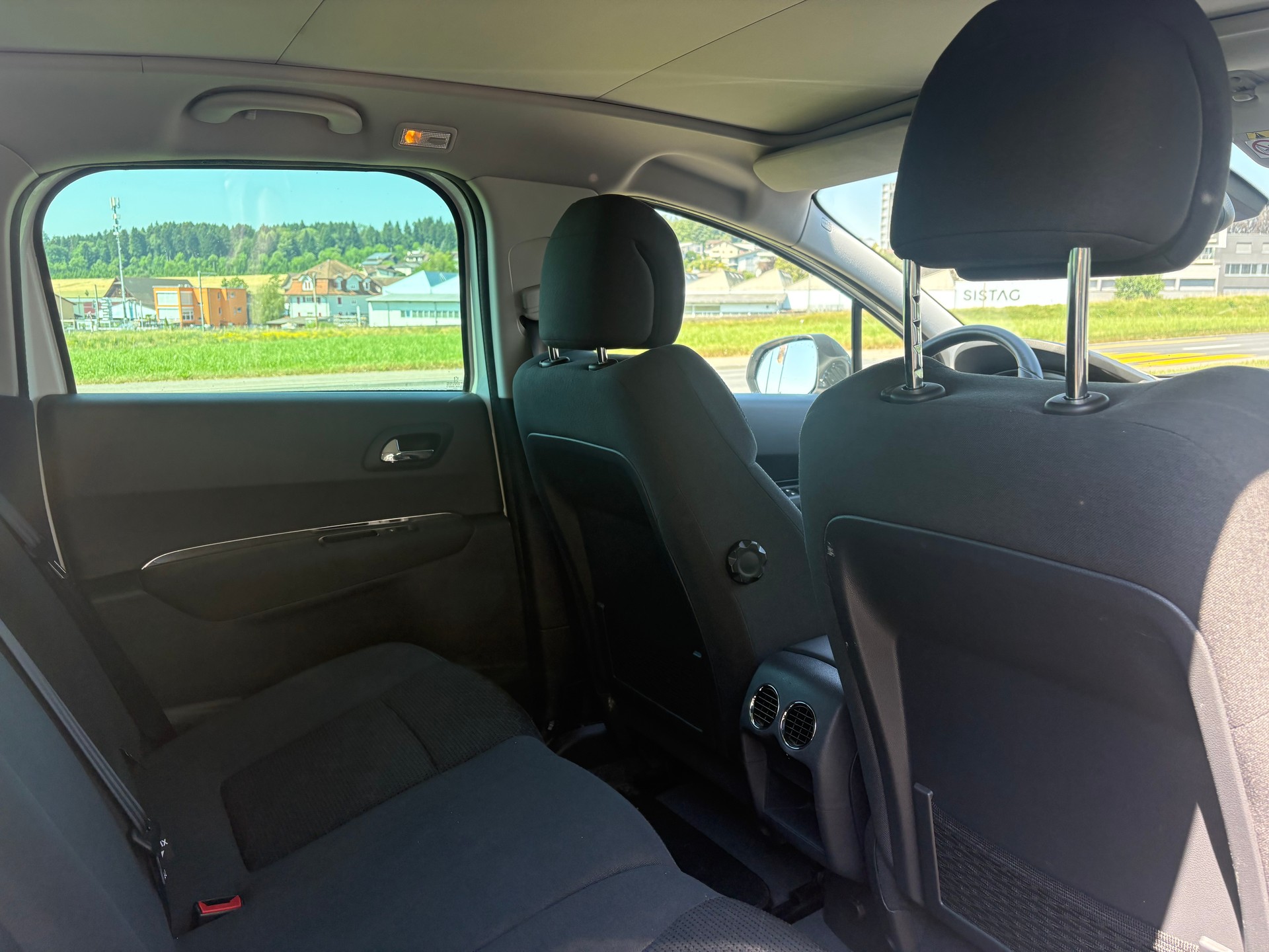 PEUGEOT 3008 1.6 16V T Allure-image-9