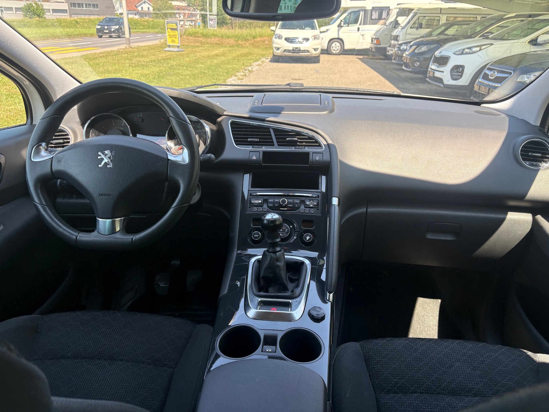 PEUGEOT 3008 1.6 16V T Allure-image-12