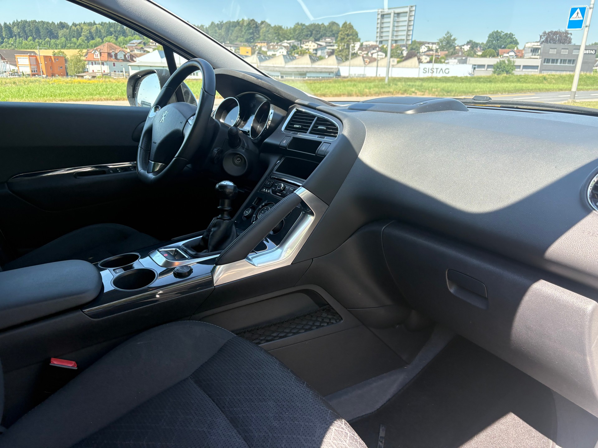 PEUGEOT 3008 1.6 16V T Allure-image-10