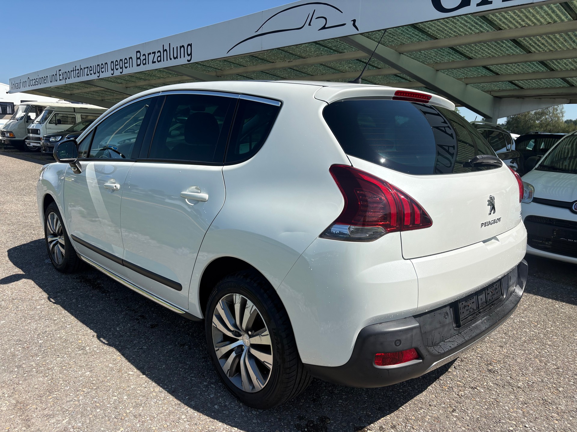PEUGEOT 3008 1.6 16V T Allure-image-5