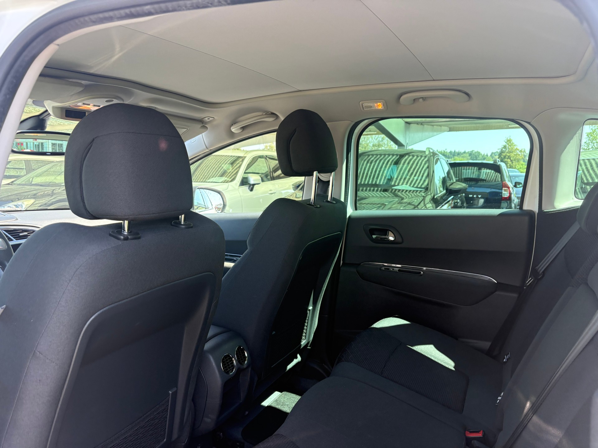 PEUGEOT 3008 1.6 16V T Allure-image-8
