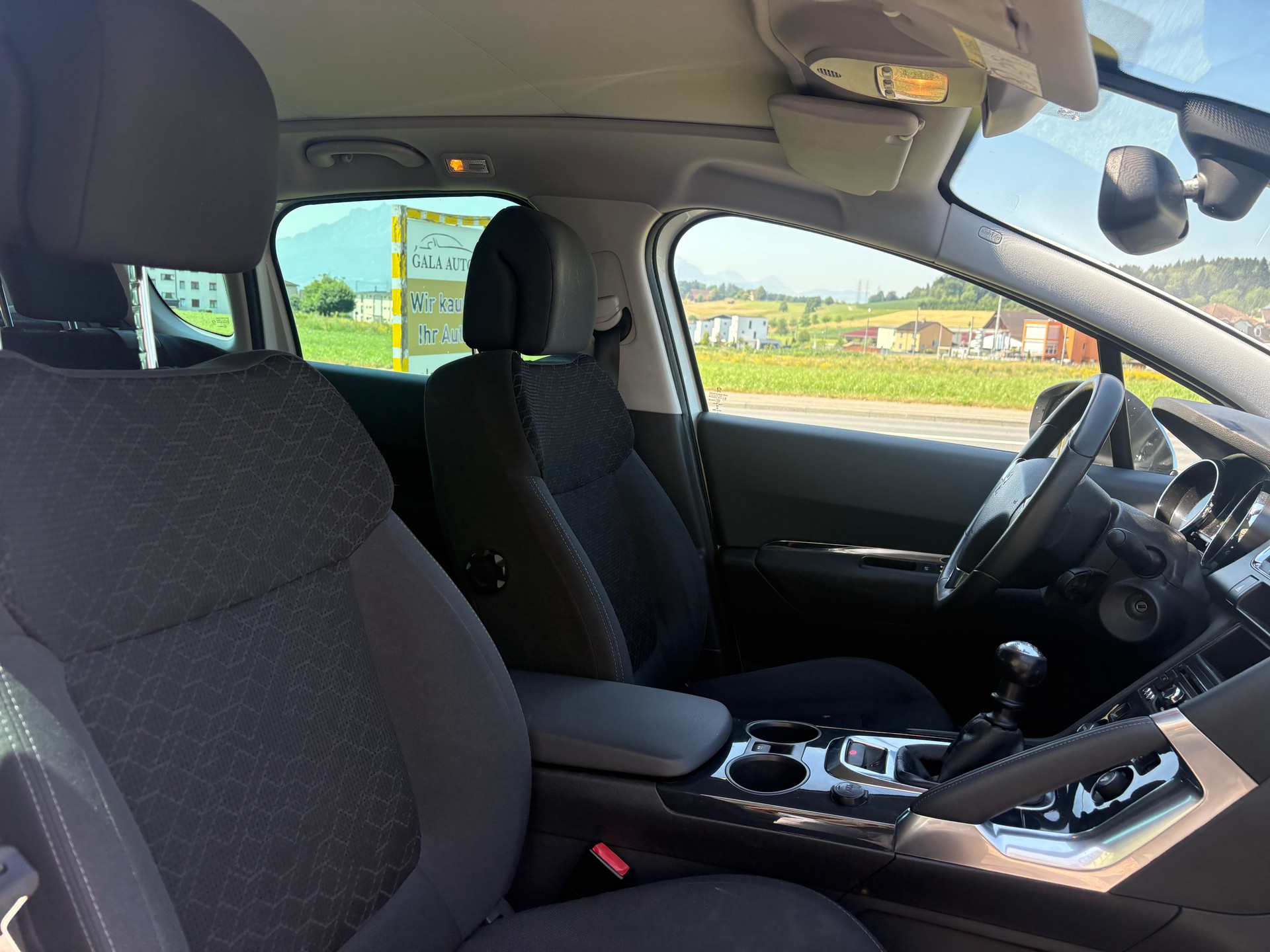 PEUGEOT 3008 1.6 16V T Allure-image-11