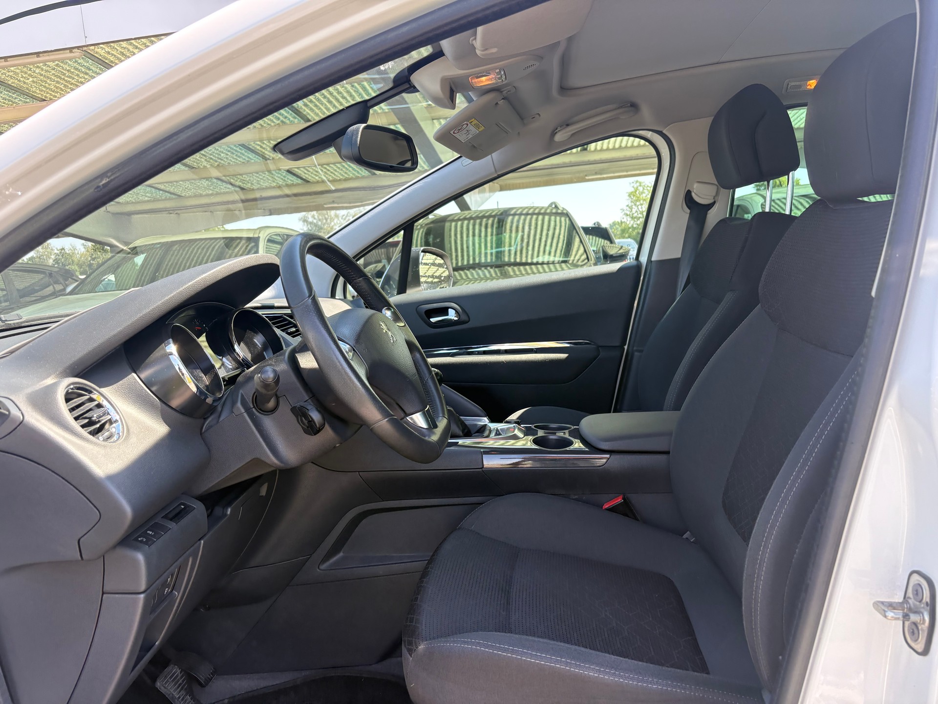 PEUGEOT 3008 1.6 16V T Allure-image-7