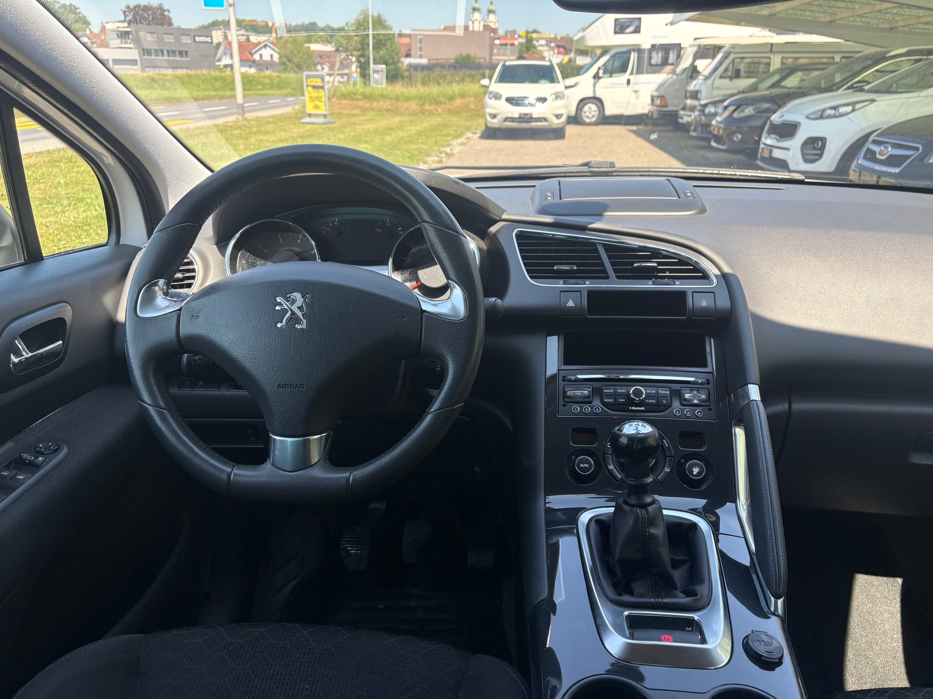 PEUGEOT 3008 1.6 16V T Allure-image-13