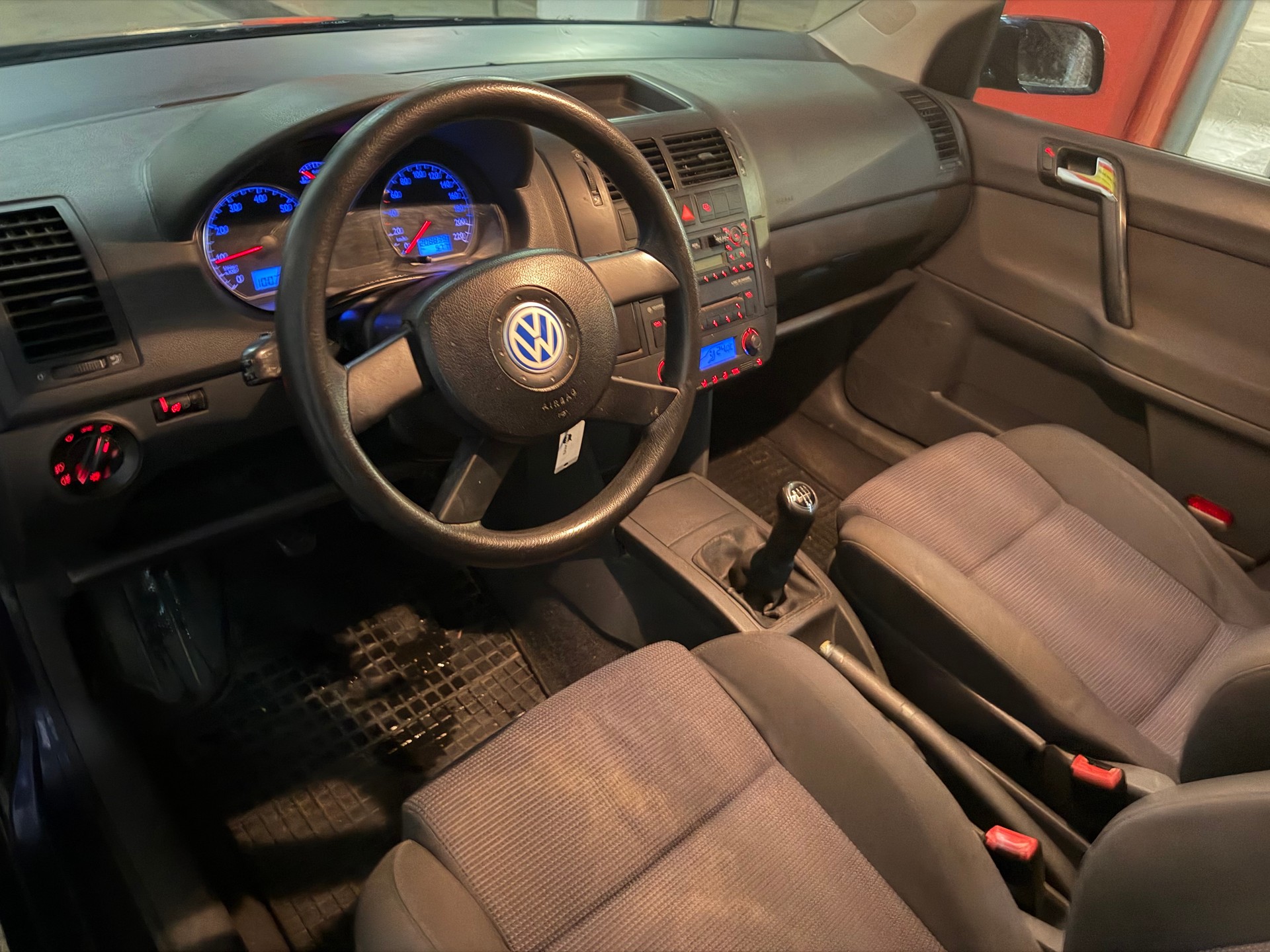 VW Polo 1.4 16V Highline-image-8