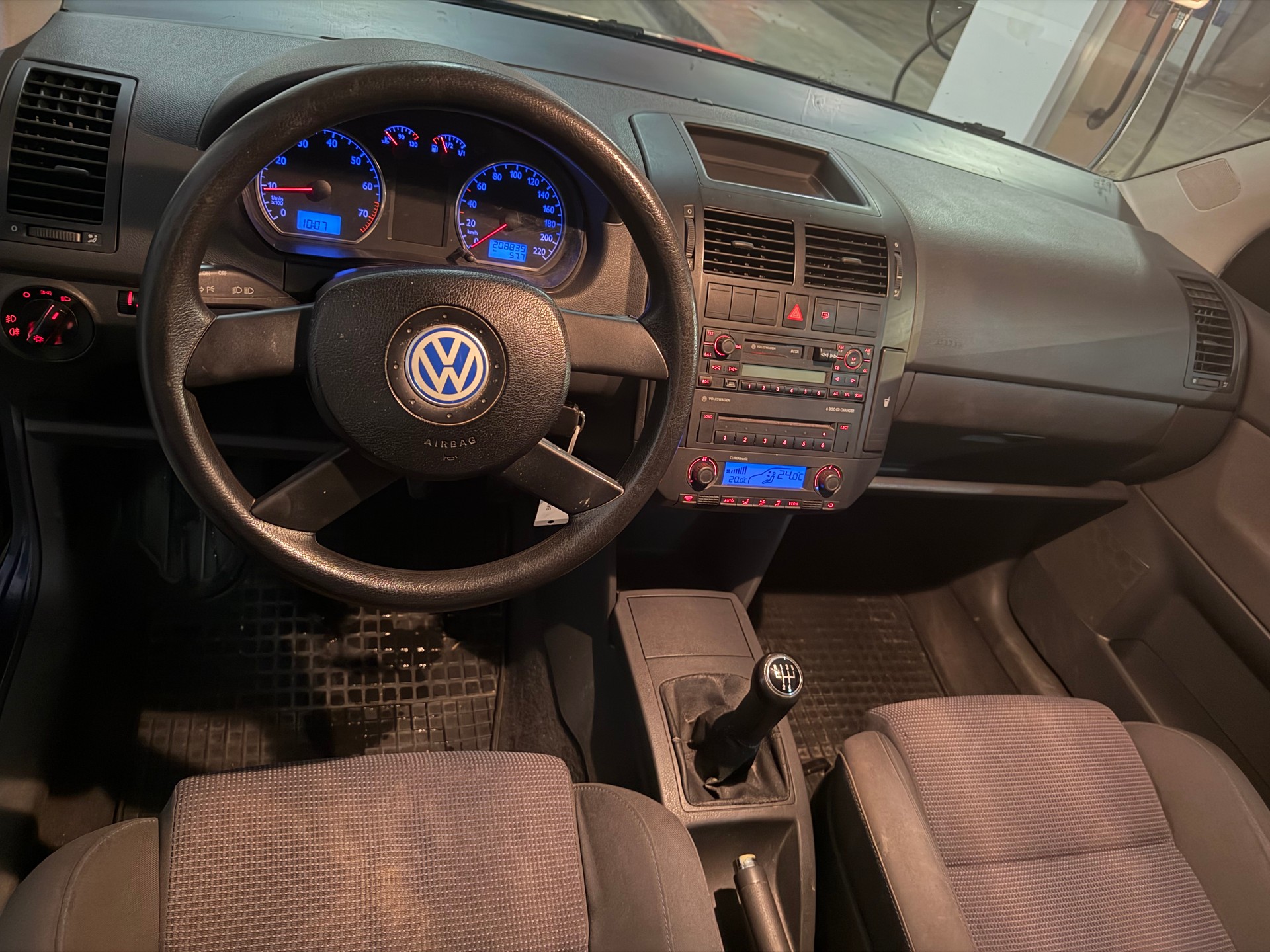 VW Polo 1.4 16V Highline-image-9