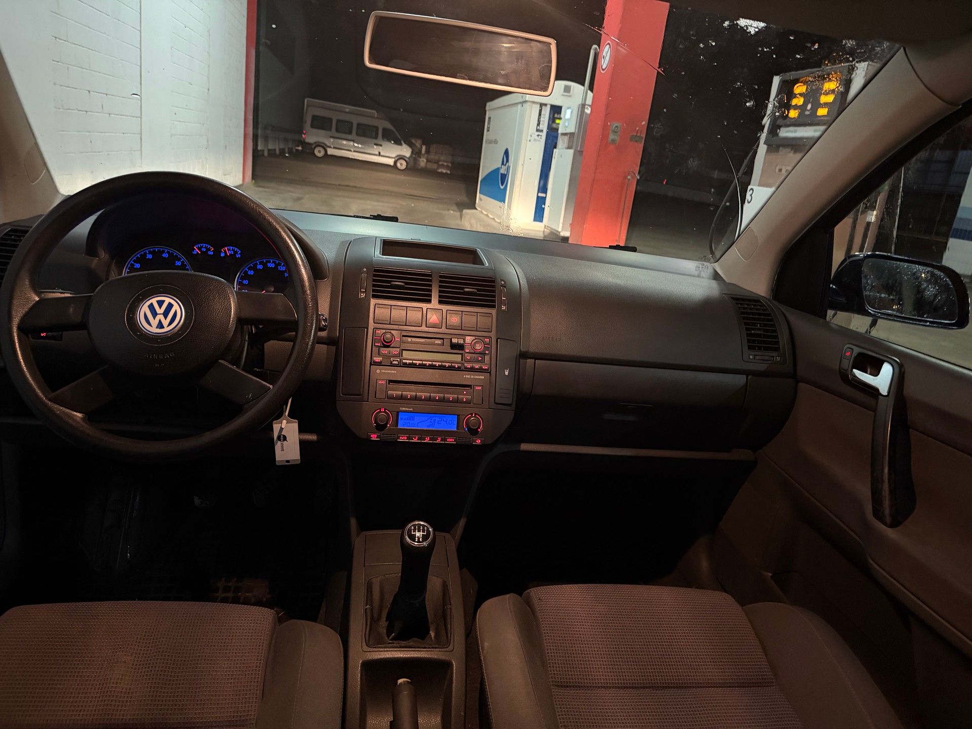 VW Polo 1.4 16V Highline-image-11