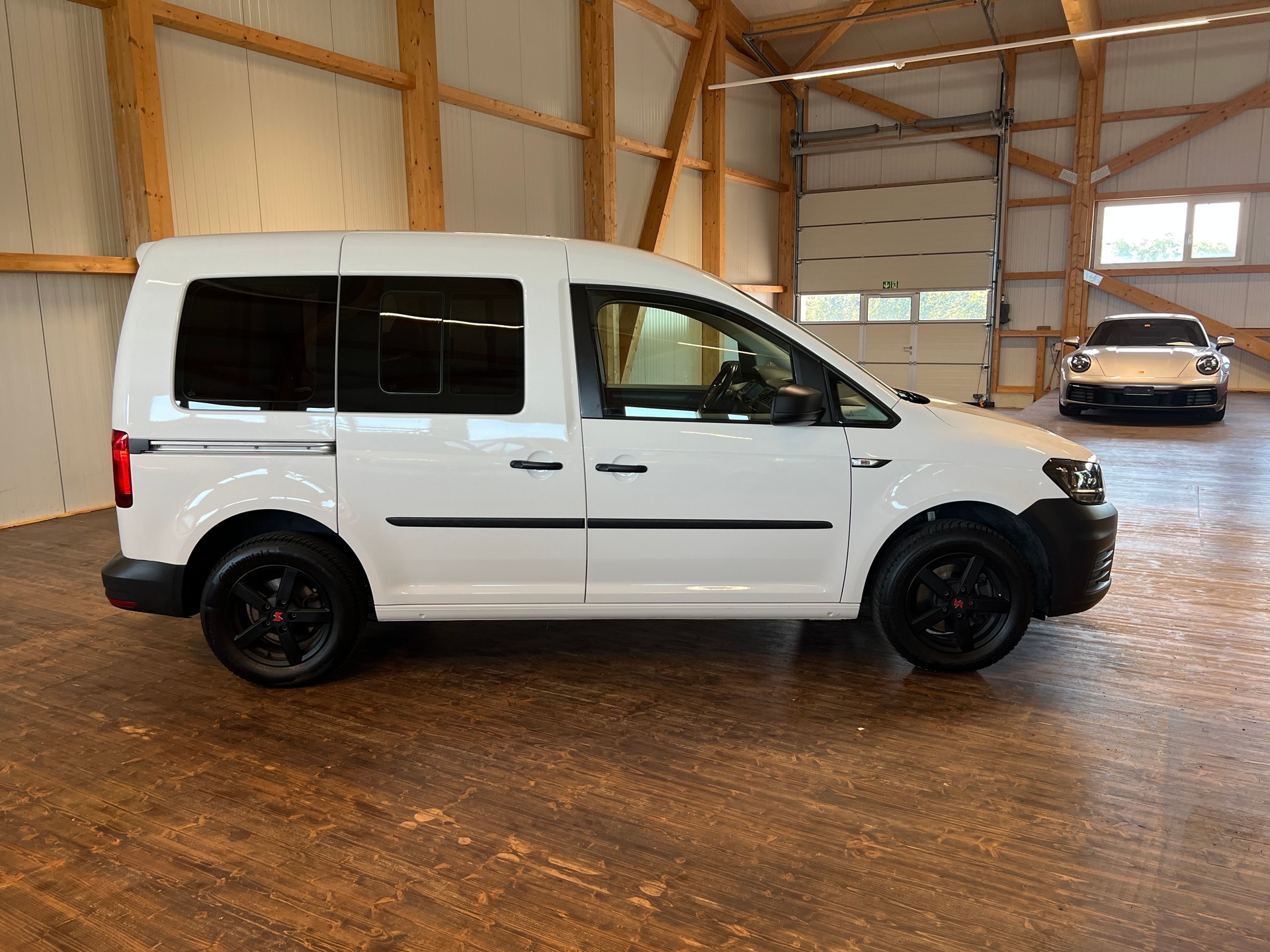 VW Caddy 2.0TDI Entry BlueMotion Technology-image-3