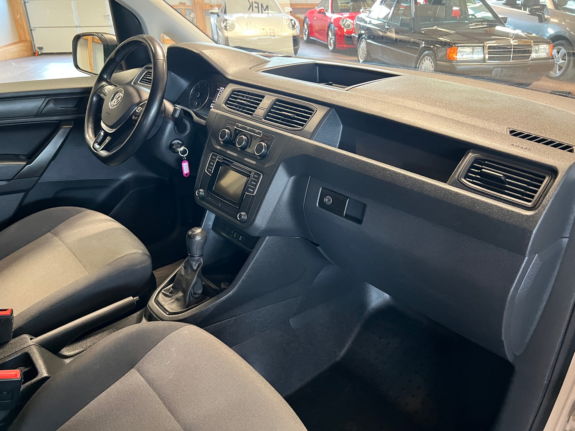 VW Caddy 2.0TDI Entry BlueMotion Technology-image-11