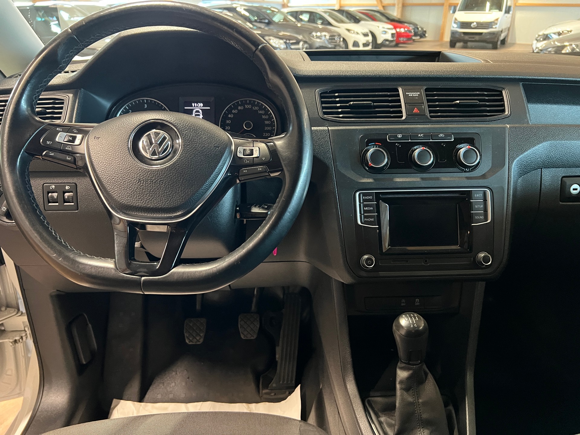 VW Caddy 2.0TDI Entry BlueMotion Technology-image-9