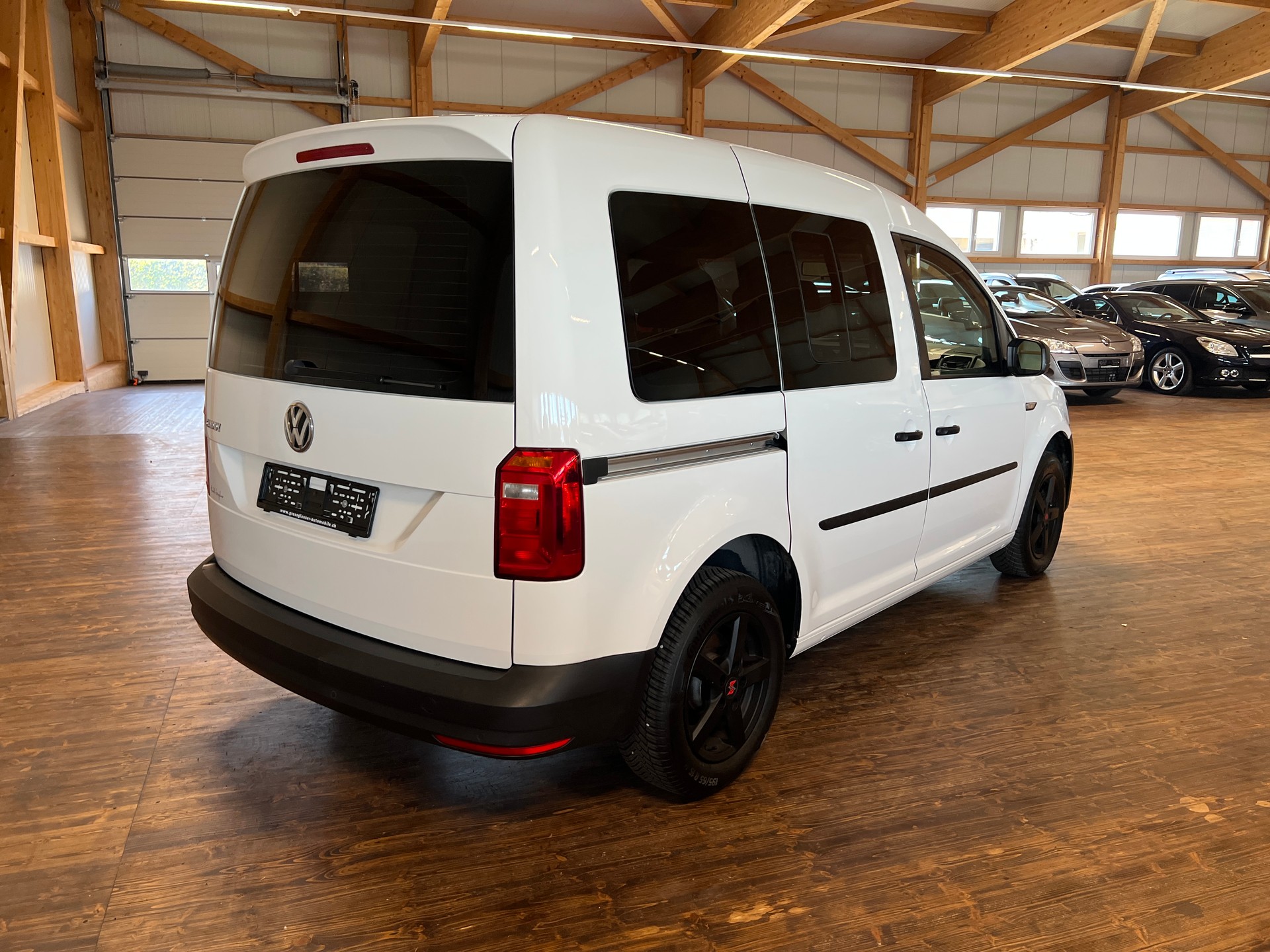 VW Caddy 2.0TDI Entry BlueMotion Technology-image-4
