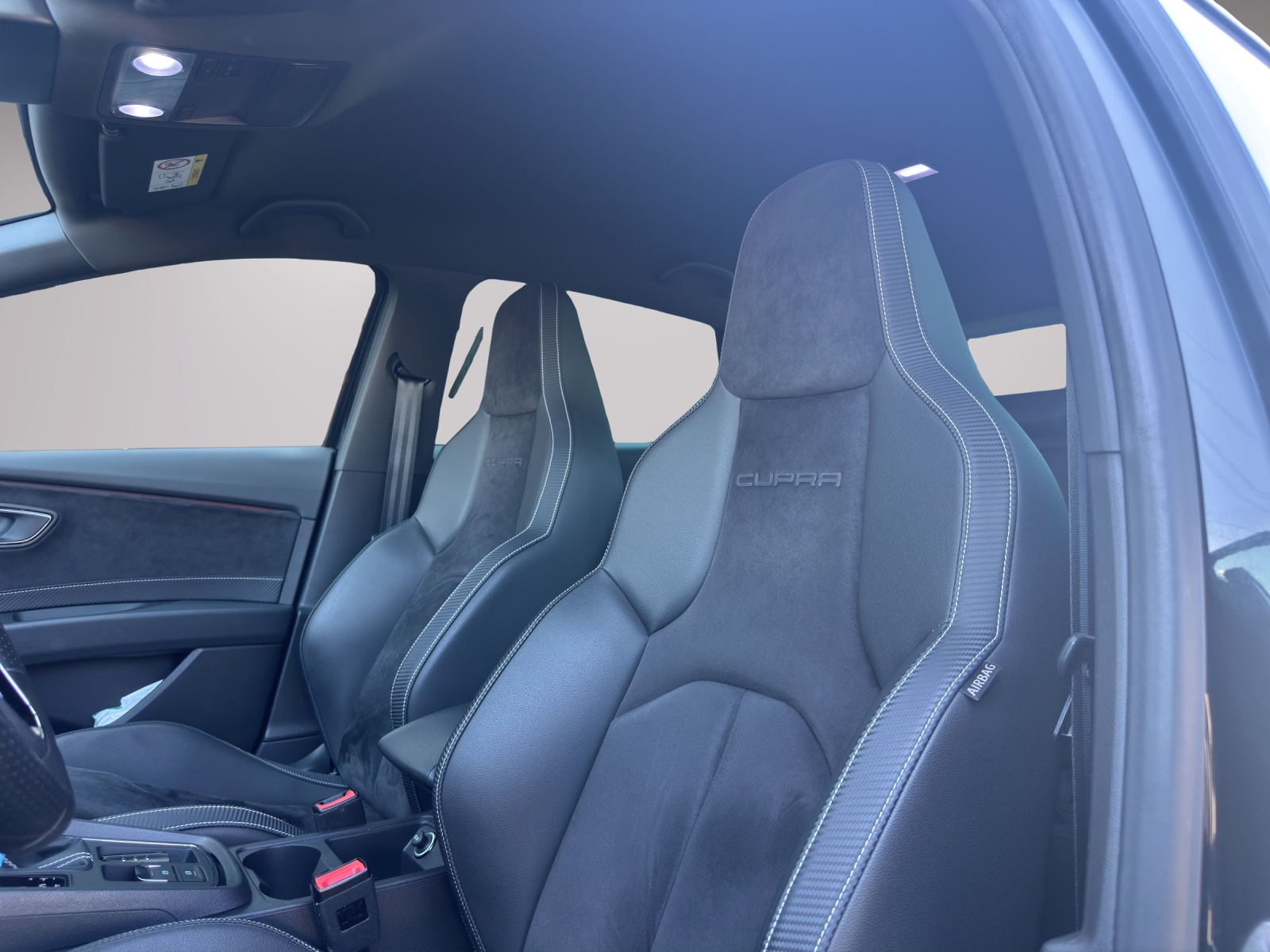 SEAT Leon 2.0 TSI Cupra 300 DSG-image-10