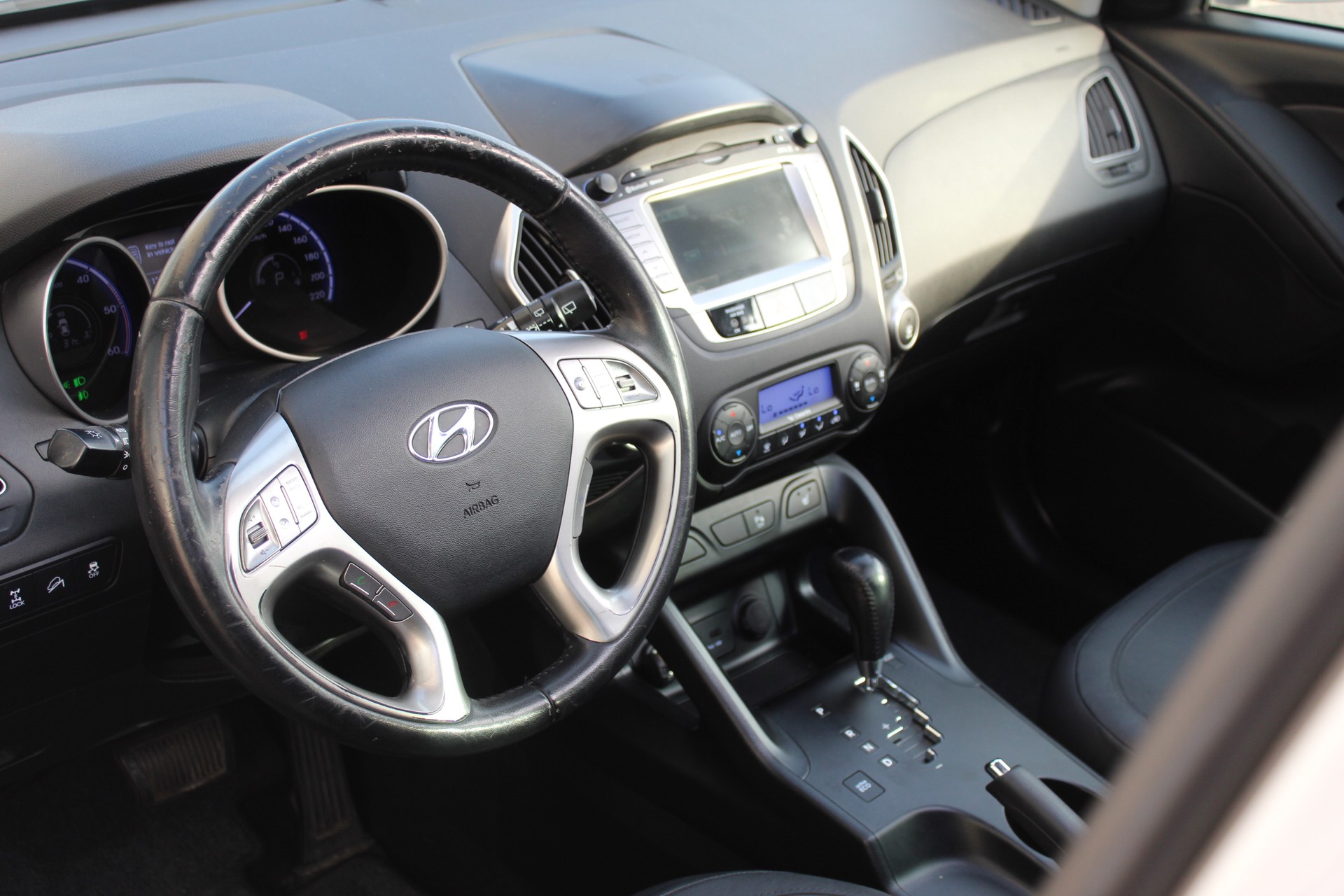 HYUNDAI iX 35 2.0 CRDi Premium 4WD Automatic-image-13