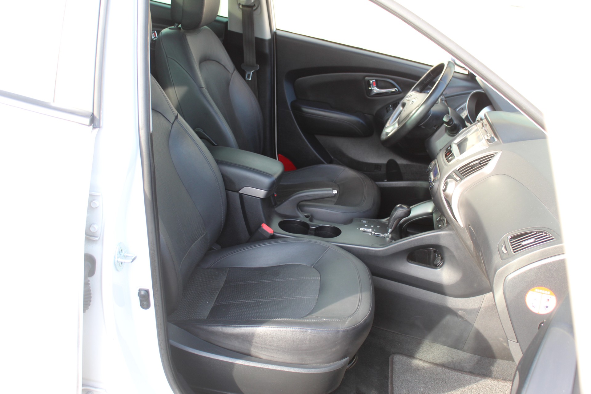 HYUNDAI iX 35 2.0 CRDi Premium 4WD Automatic-image-11