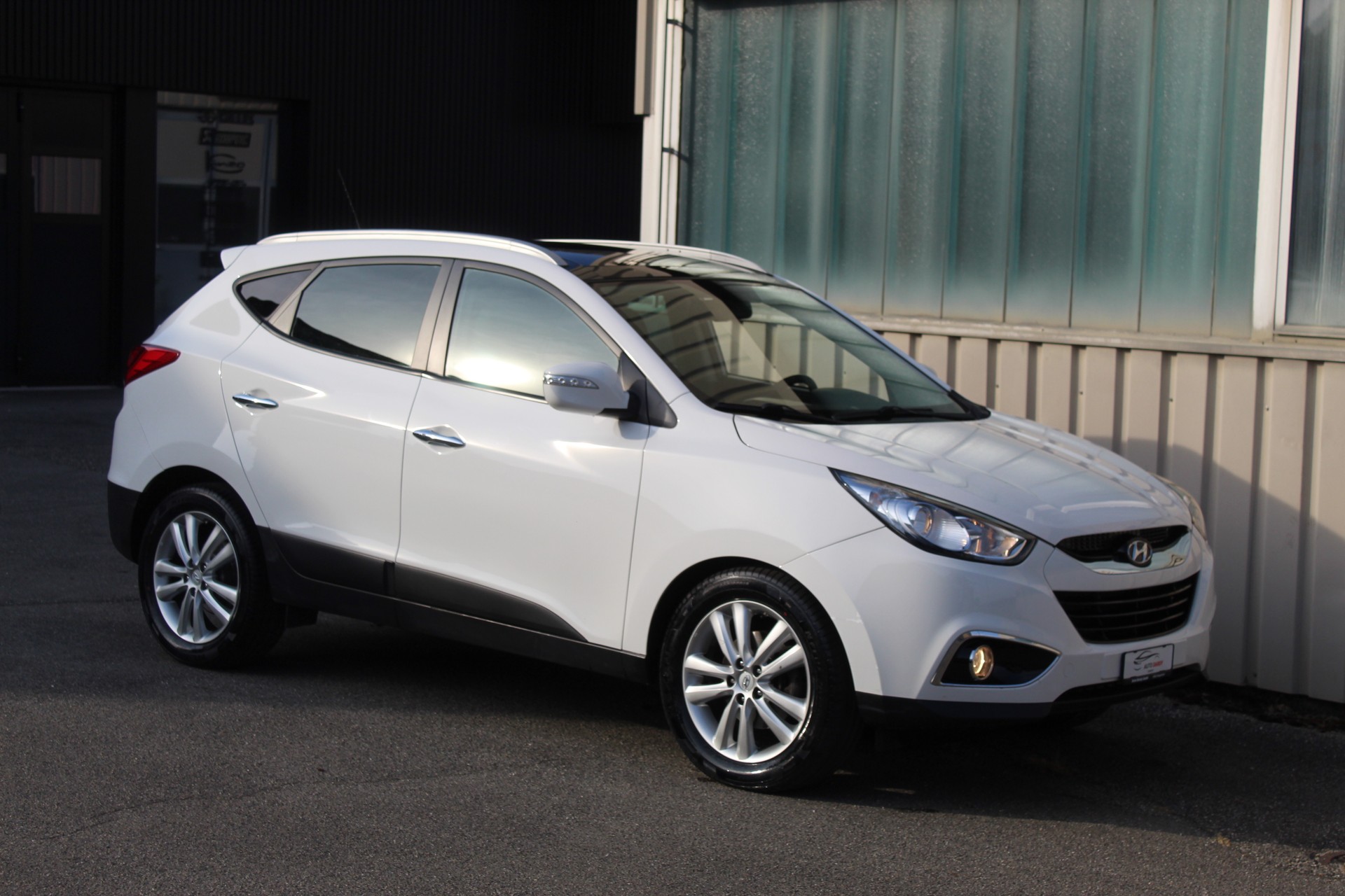 HYUNDAI iX 35 2.0 CRDi Premium 4WD Automatic-image-0