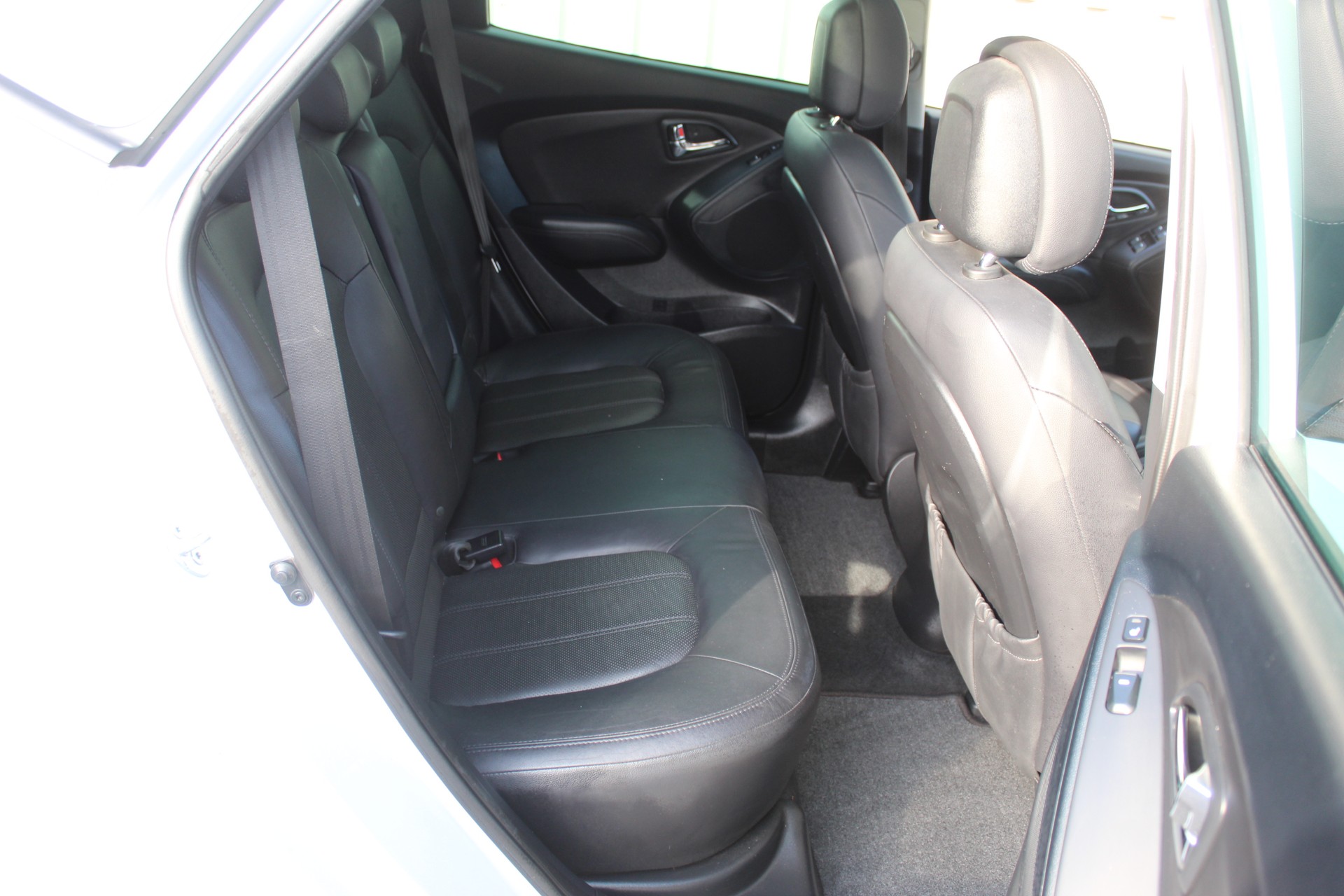 HYUNDAI iX 35 2.0 CRDi Premium 4WD Automatic-image-10
