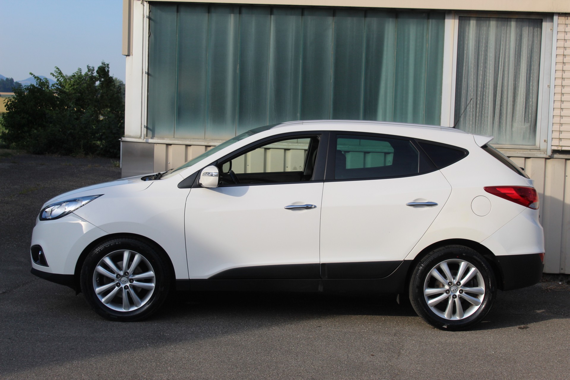 HYUNDAI iX 35 2.0 CRDi Premium 4WD Automatic-image-5