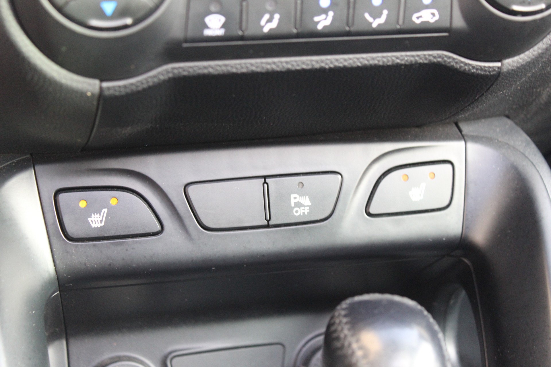 HYUNDAI iX 35 2.0 CRDi Premium 4WD Automatic-image-15