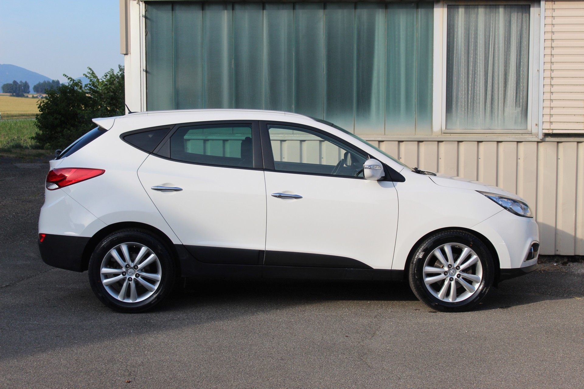 HYUNDAI iX 35 2.0 CRDi Premium 4WD Automatic-image-1