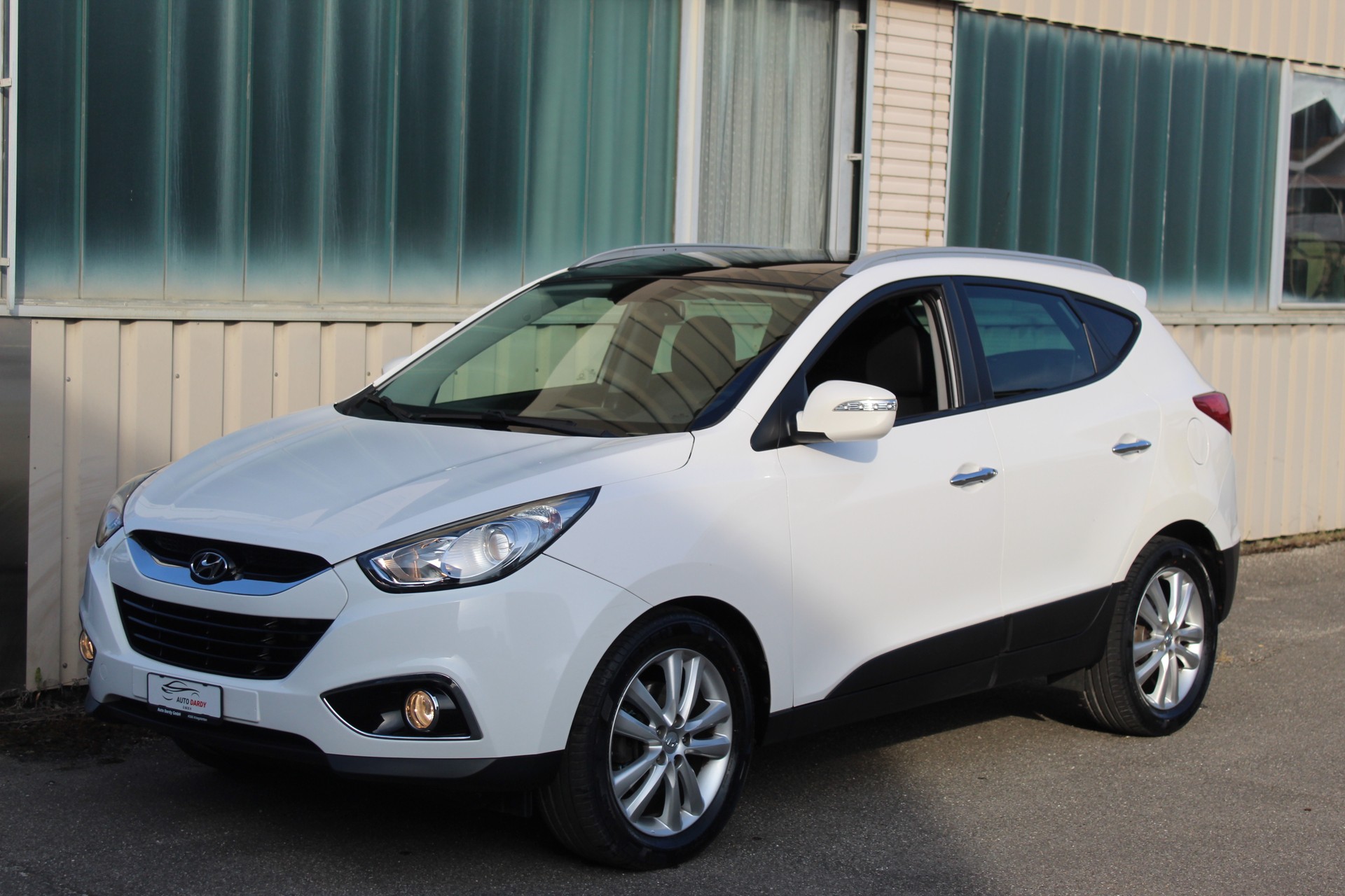 HYUNDAI iX 35 2.0 CRDi Premium 4WD Automatic-image-6